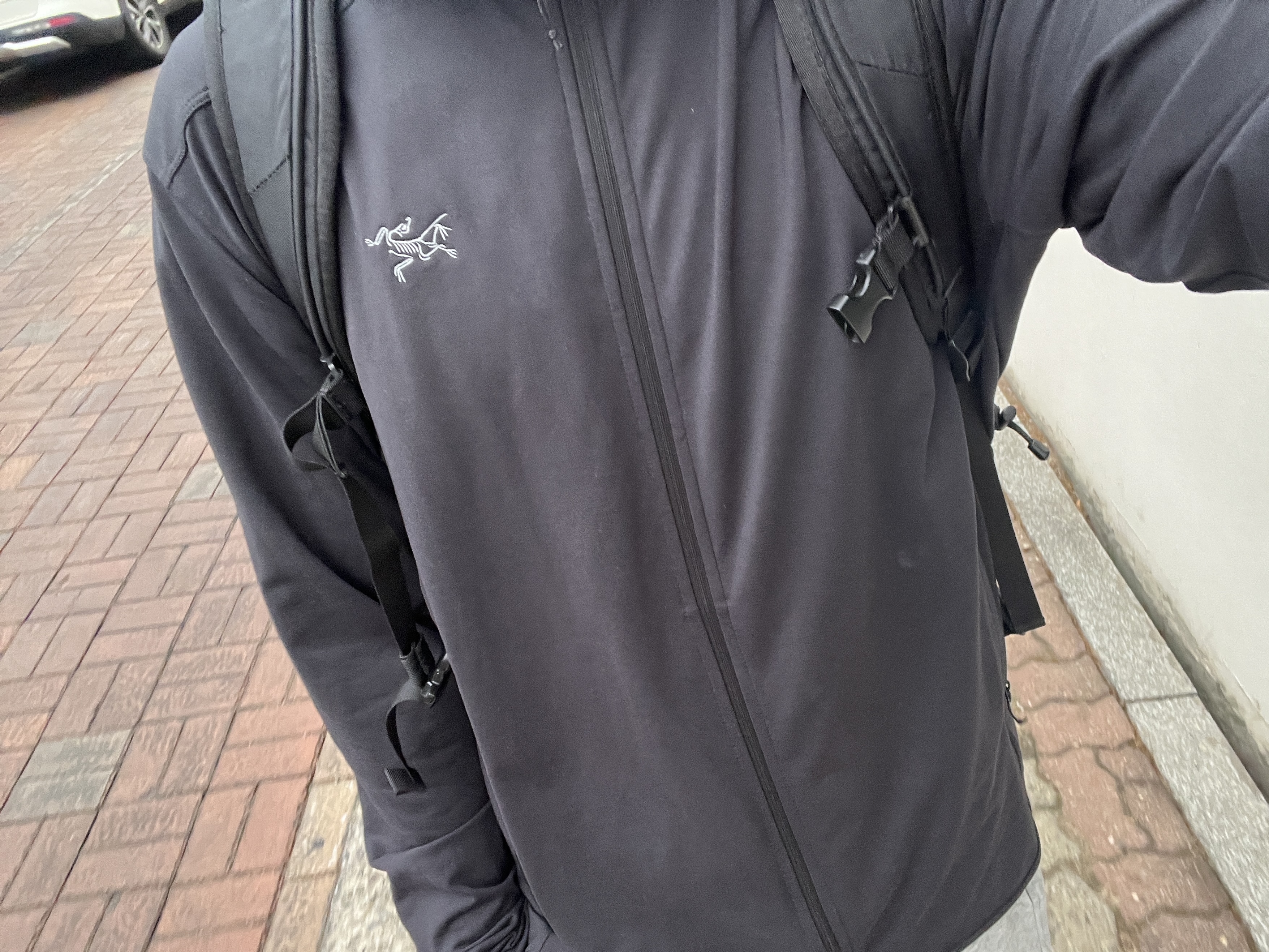 Arc'teryx Kyanite Lightweight Hoody Hoody Black 착용 스타일