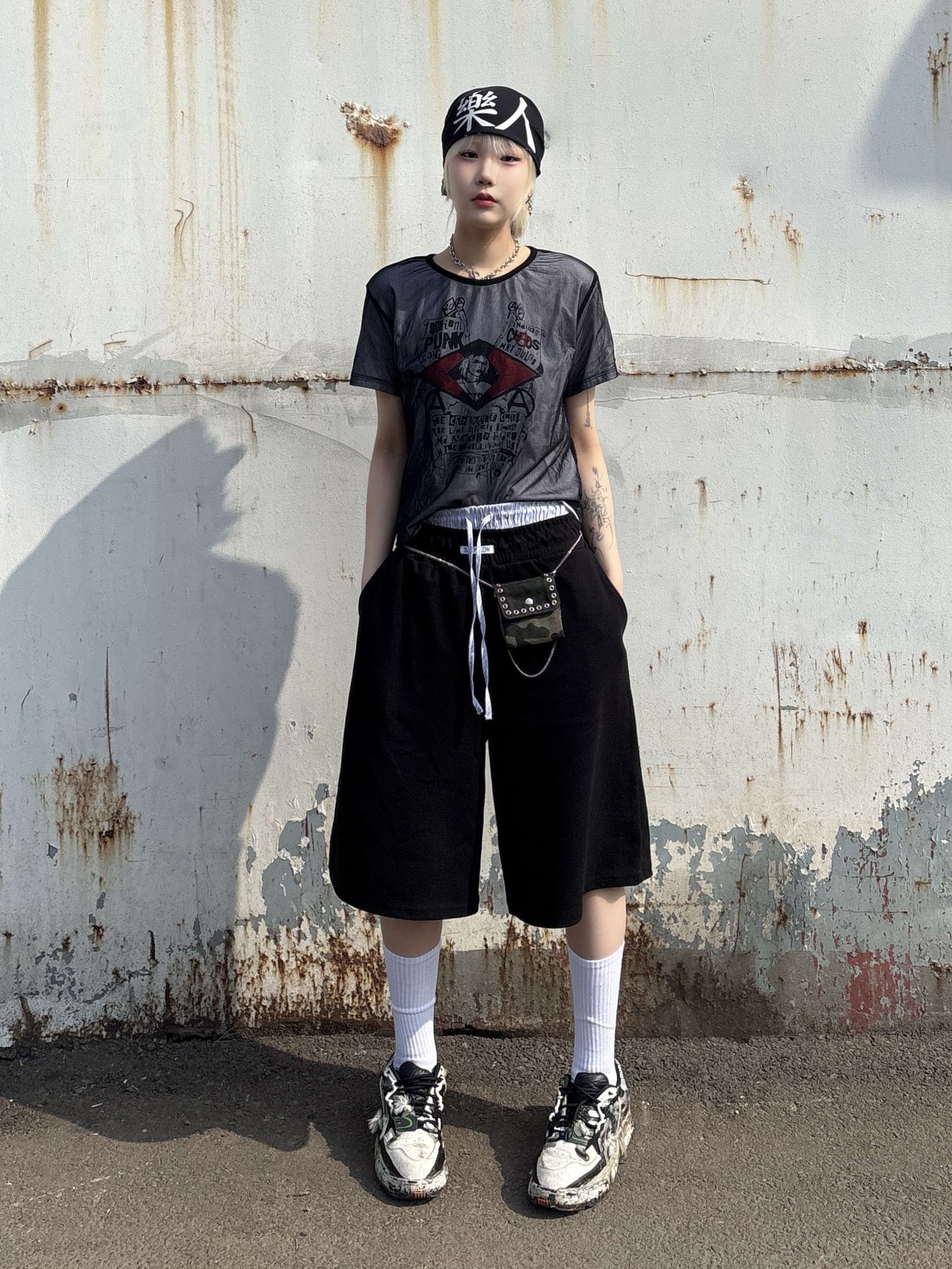 Maison Margiela Fusion Low Top Sneakers Black White Red 착용 스타일 - 3