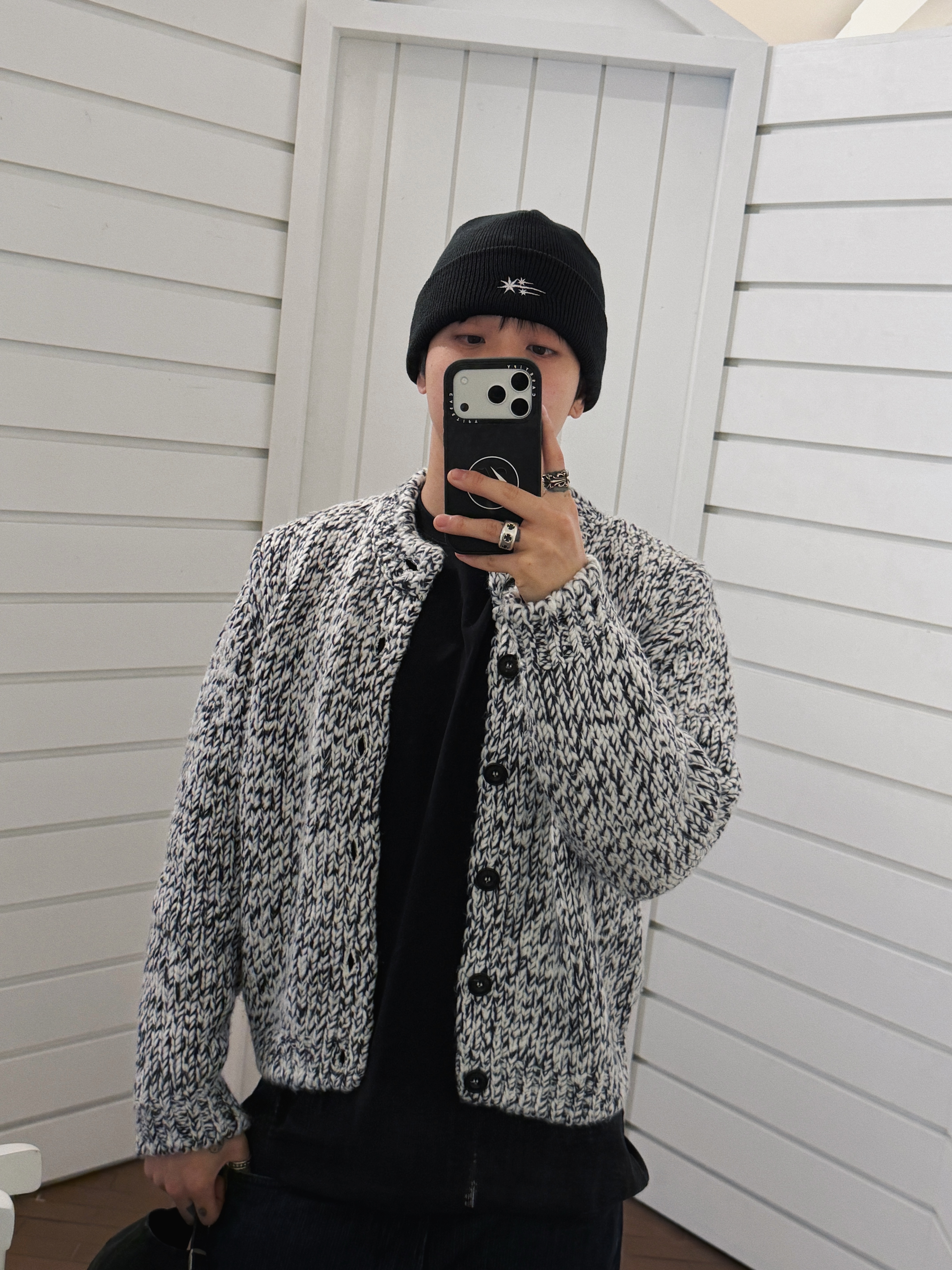 Casetify x Fragment x God Selection XXX iPhone OG Logo Magsafe Impact Case Matte Black, STU Heather Round Neck Cardigan 착용 스타일 - 5