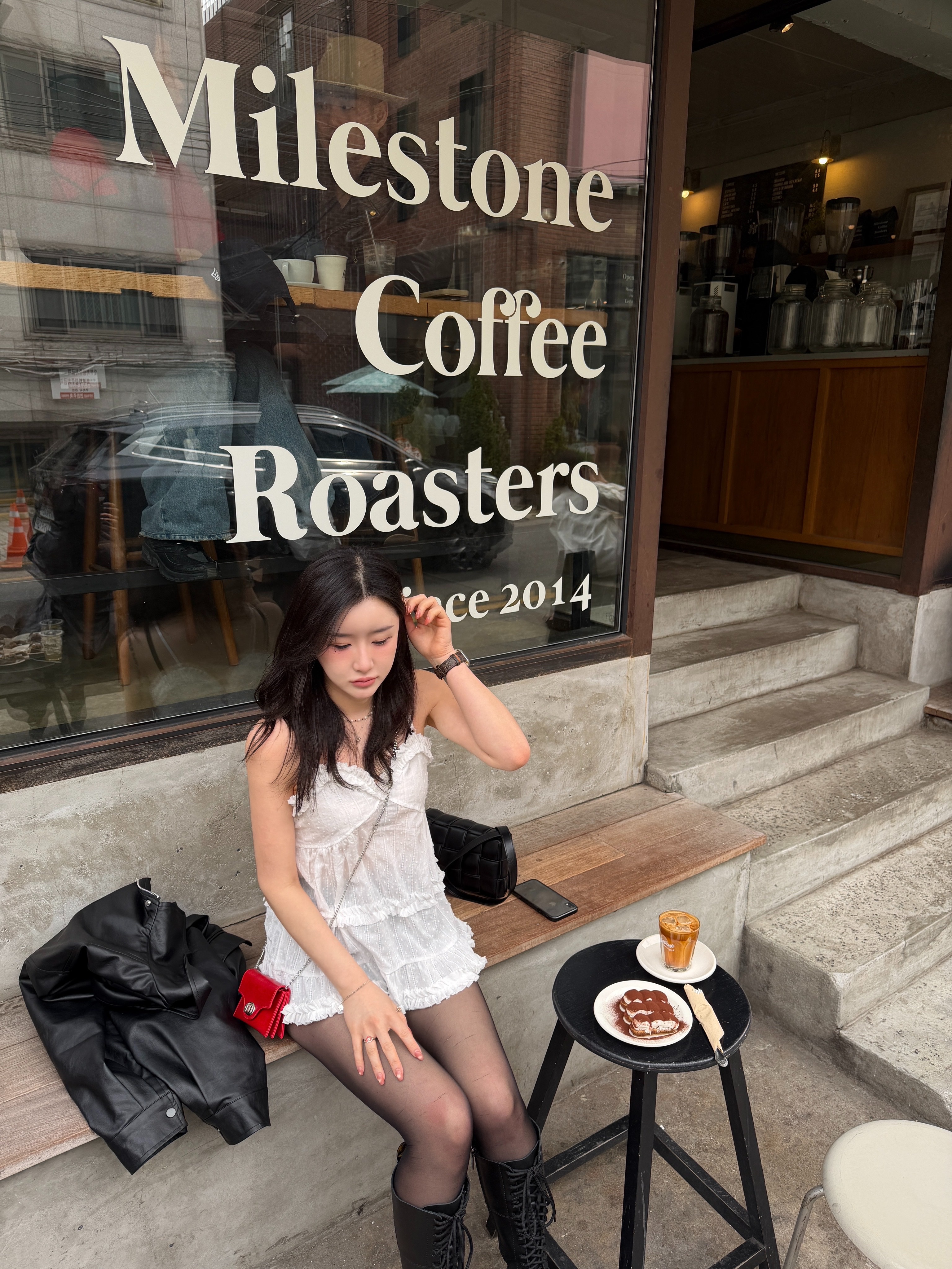 (W) Dr. Martens Audrick 20 Eye Leather Knee High Platform Boots Black, (W) Celine Large Snap Hair Clip in Acetate and Steel Nude Gold 착용 스타일 - 3