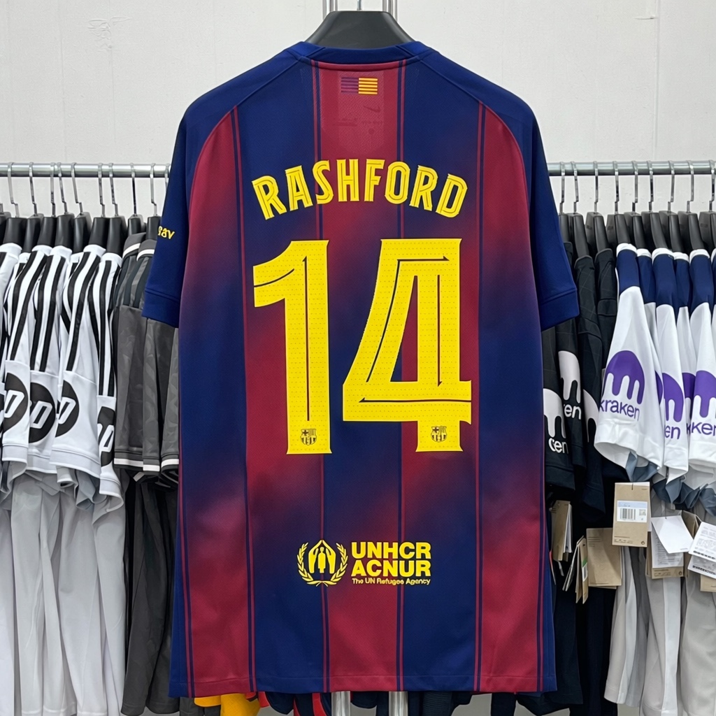 Nike FC Barcelona 2025/26 Stadium Home Dri-Fit Football Replica Jersey Deep Royal Blue Noble Red (Non Marking Ver.), Nike Ronaldinho FC Barcelona 2005/06 Retro Soccer Replica Long-Sleeve Jersey (HQ1462-471) (Marking Ver.) 착용 스타일 - 1