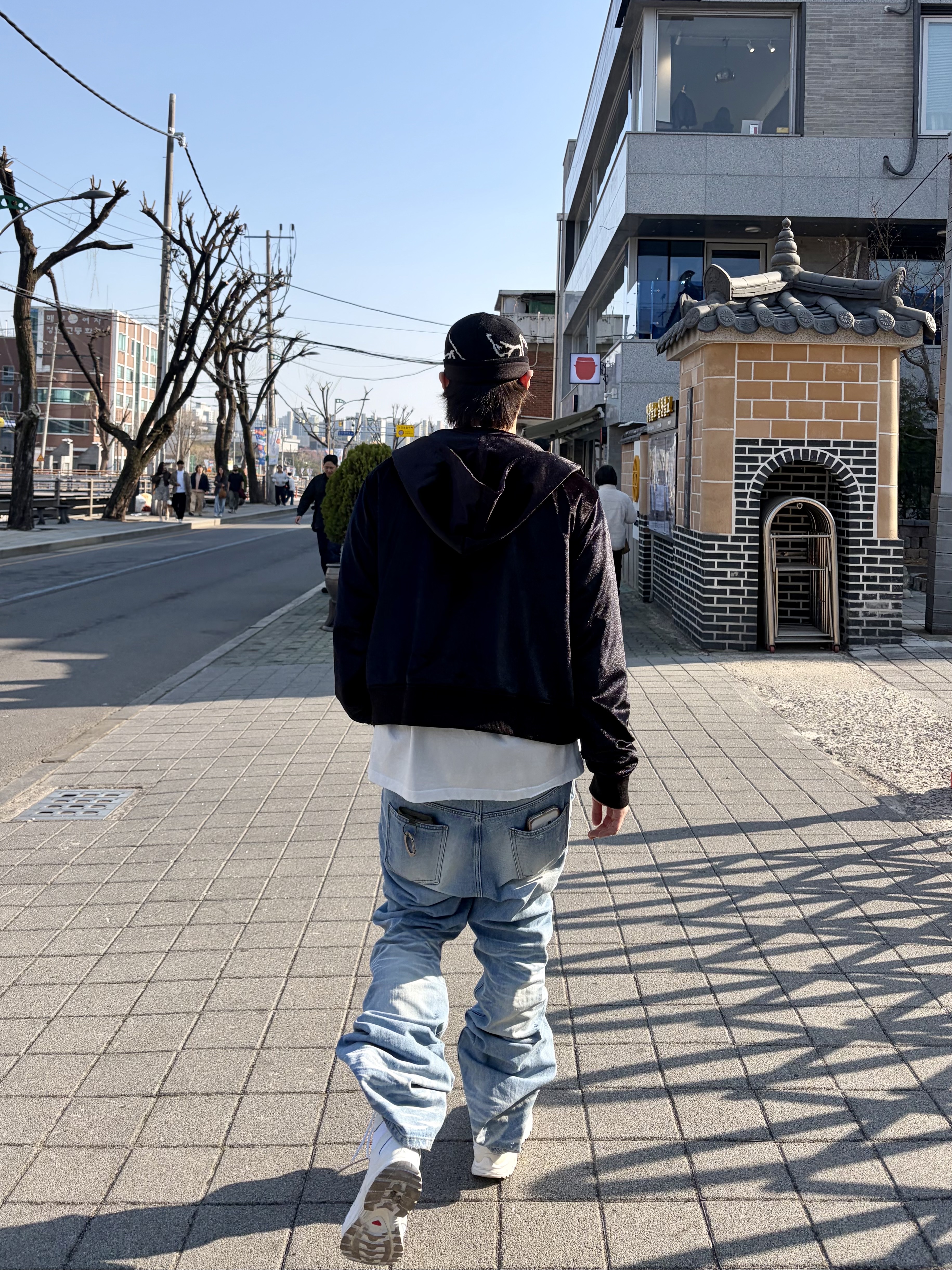 Arc'teryx Bird Head Toque Orca, Salomon x Rier XA Jungle White 착용 스타일 - 1