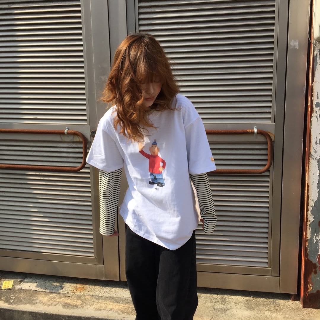 MAINBOOTH [Pat&Mat] Mat T-shirt White 착용 스타일 - 1