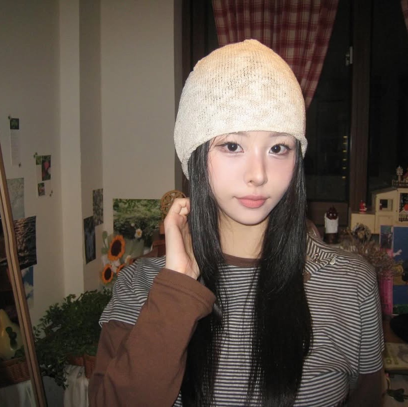 MAINBOOTH Button Turban Beanie IVORY, MAINBOOTH Layered Border T-shirt BROWN 착용 스타일 - 4