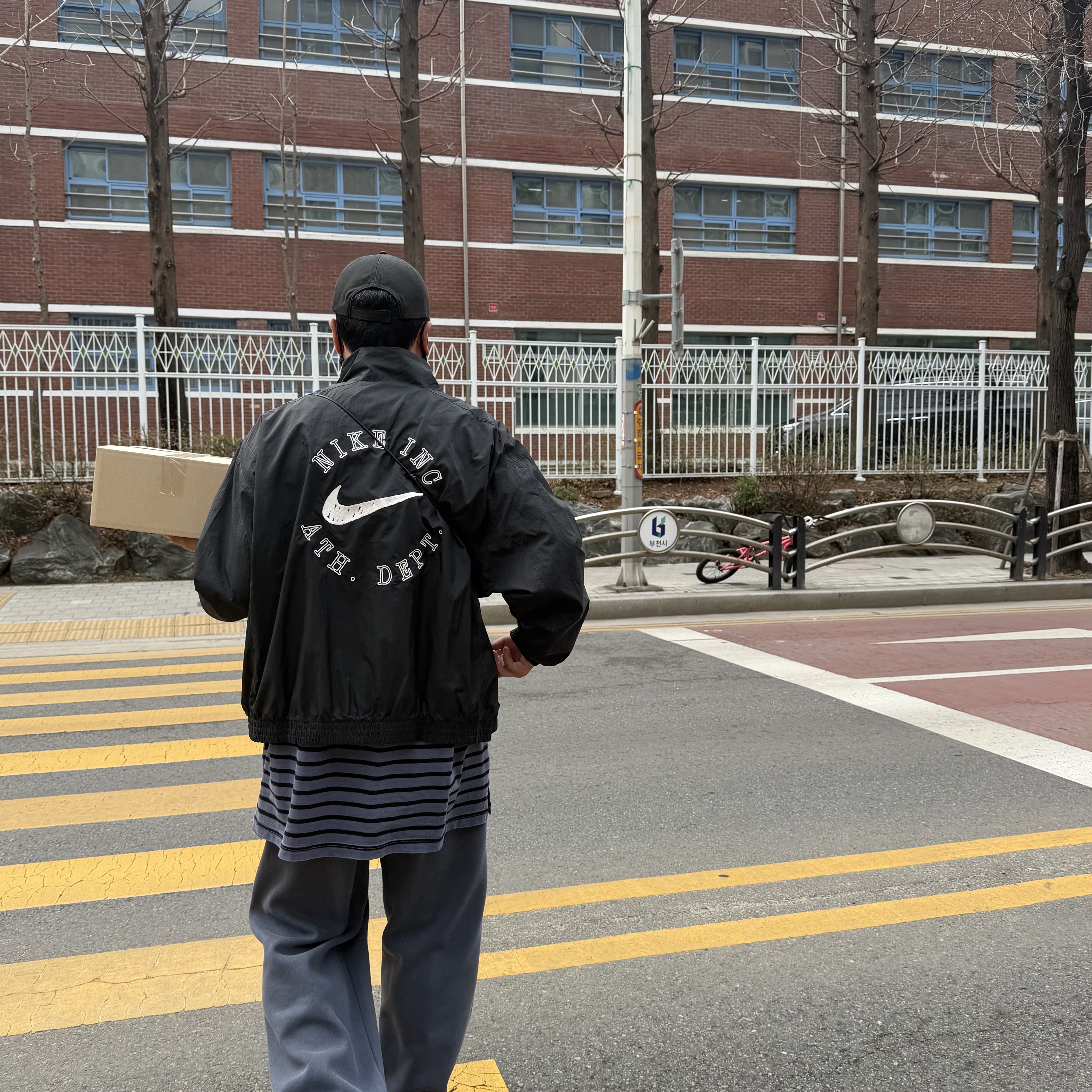 Nike Club Oversized Woven Track Jacket Off Noir College Grey - Asia 착용 스타일
