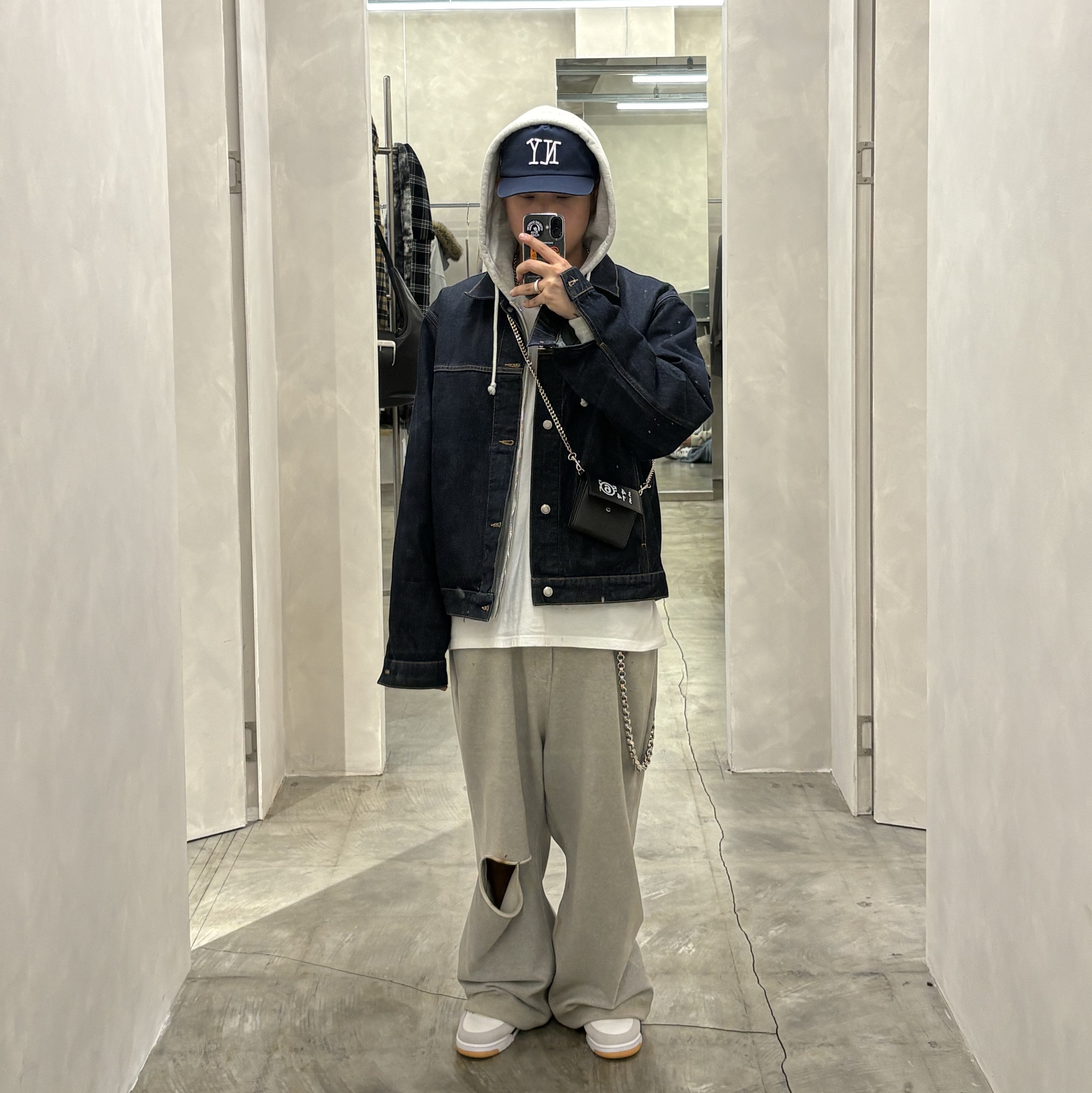 Stussy Denim Trucker Jacket Rinsed Indigo, Stussy NY New Era Cap Navy 착용 스타일