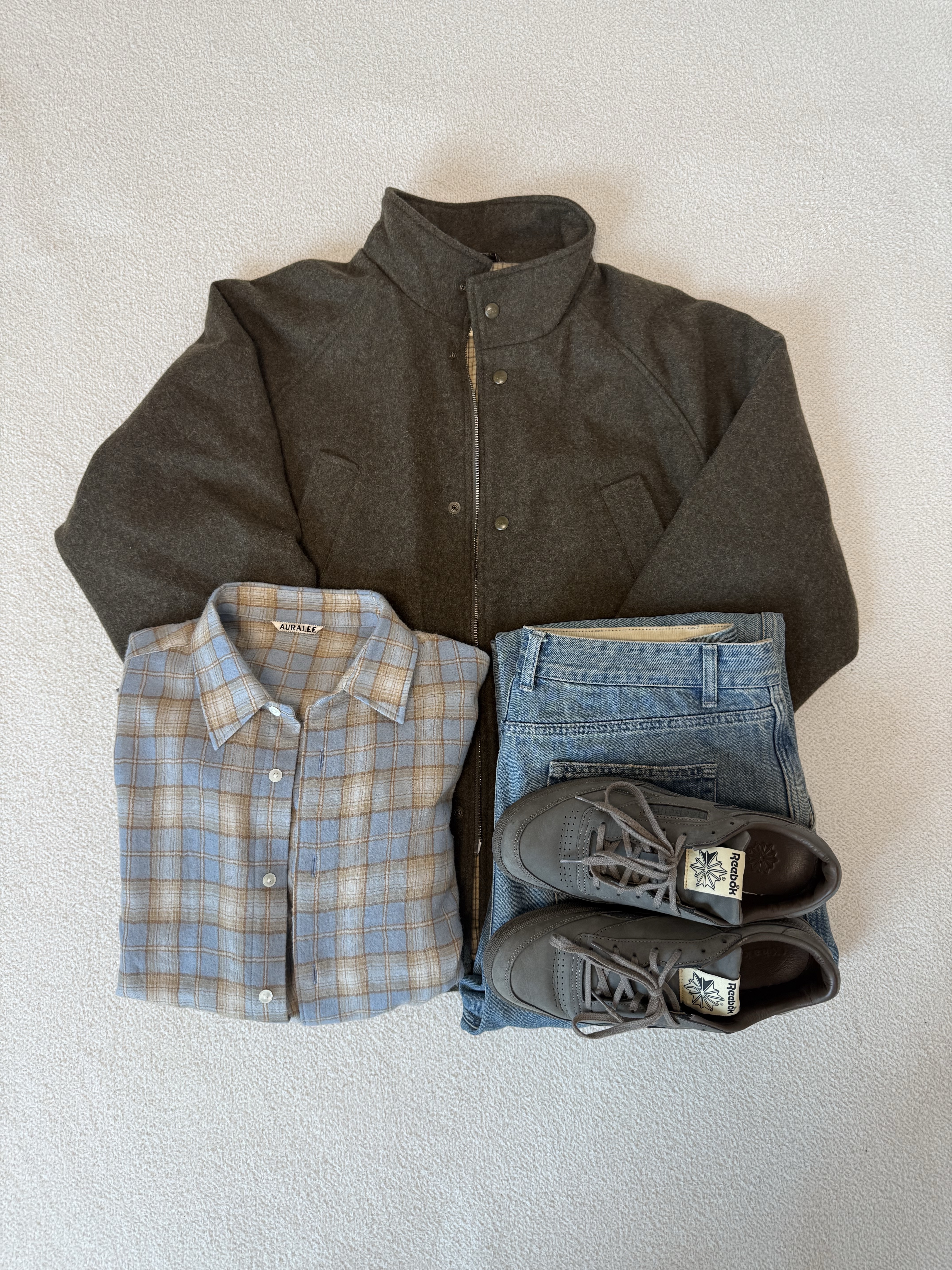 Reebok x Khakis Club C Revenge Khaki 착용 스타일 - 1