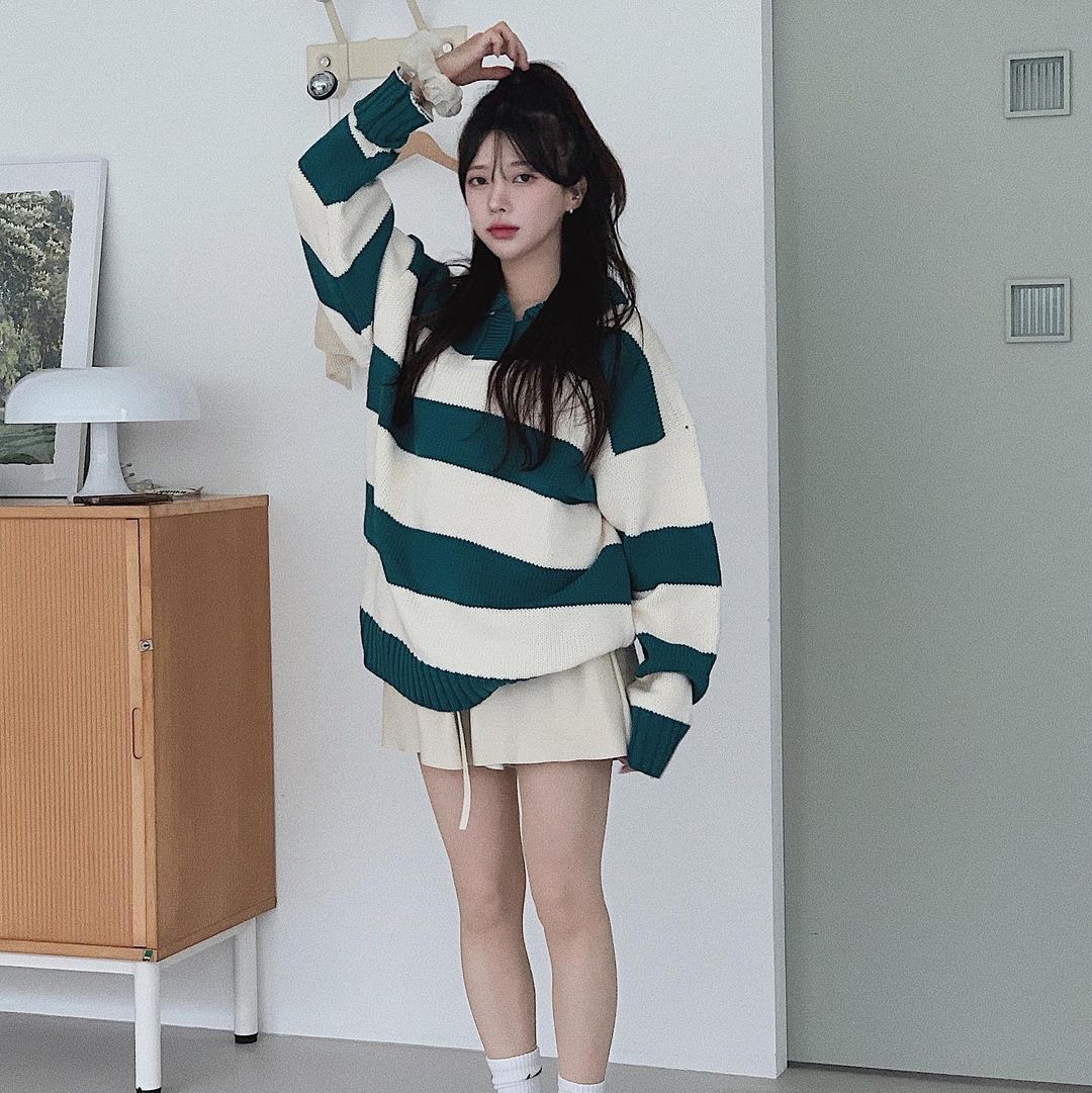 MAINBOOTH Traveler Oversized Sweater Teal Green 착용 스타일 - 2