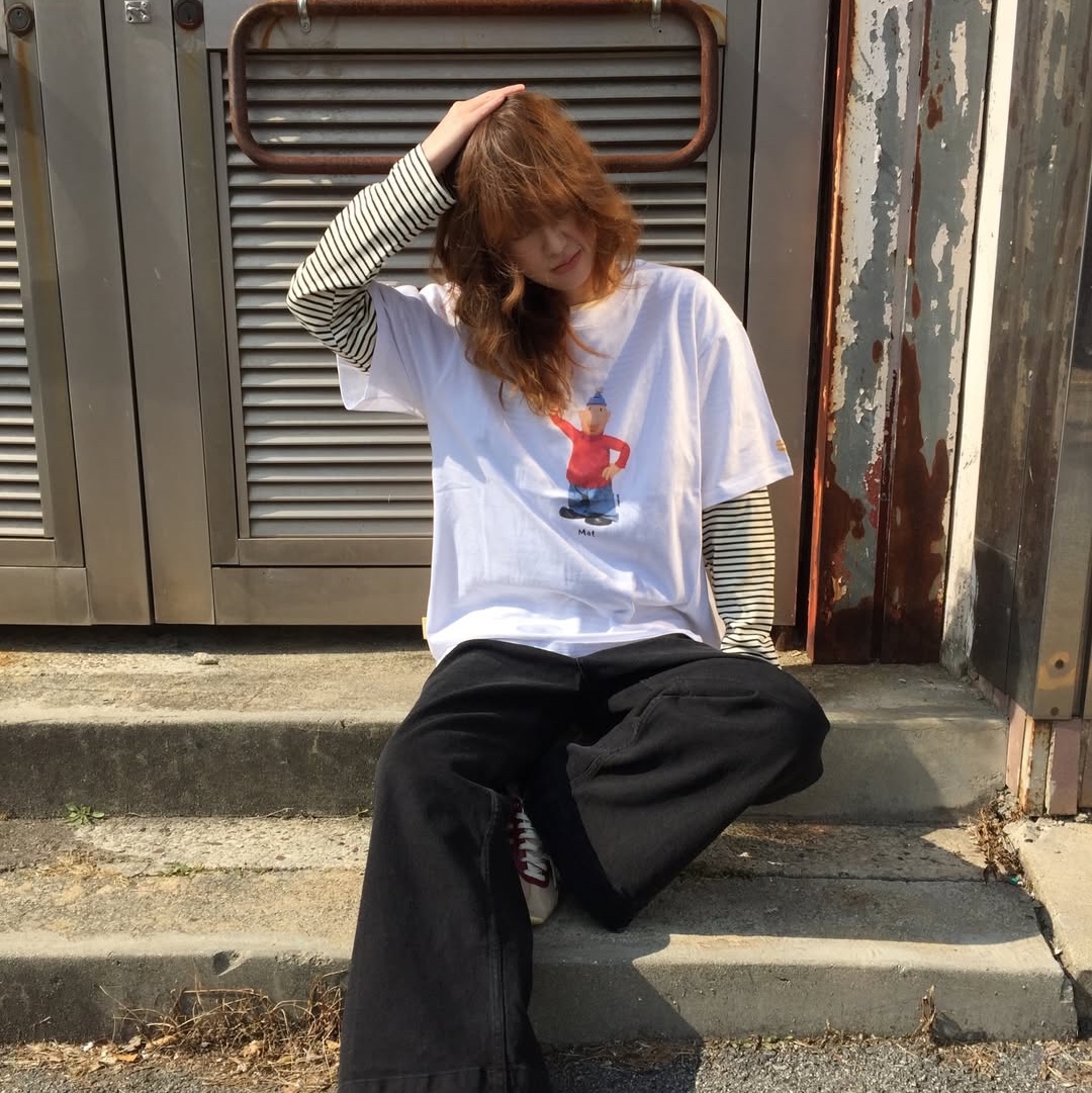 MAINBOOTH [Pat&Mat] Mat T-shirt White 착용 스타일 - 2