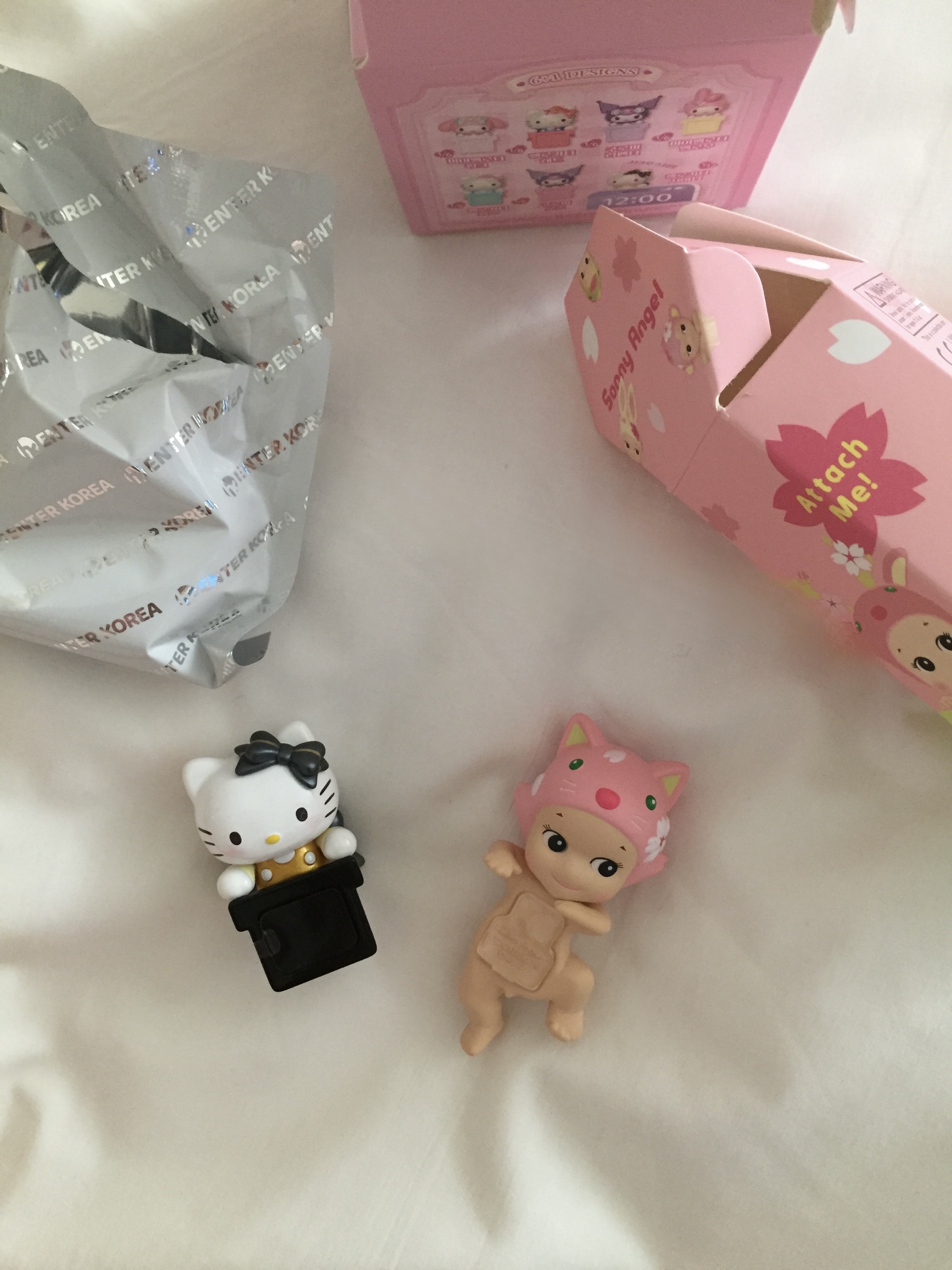 Sonny Angel Hippers Cherry Blossom Series Sealed Case (12 Blind Boxes), Sonny Angel x Sanrio Hello Kitty Hippers Sealed Case (12 Blind Boxes) 착용 스타일
