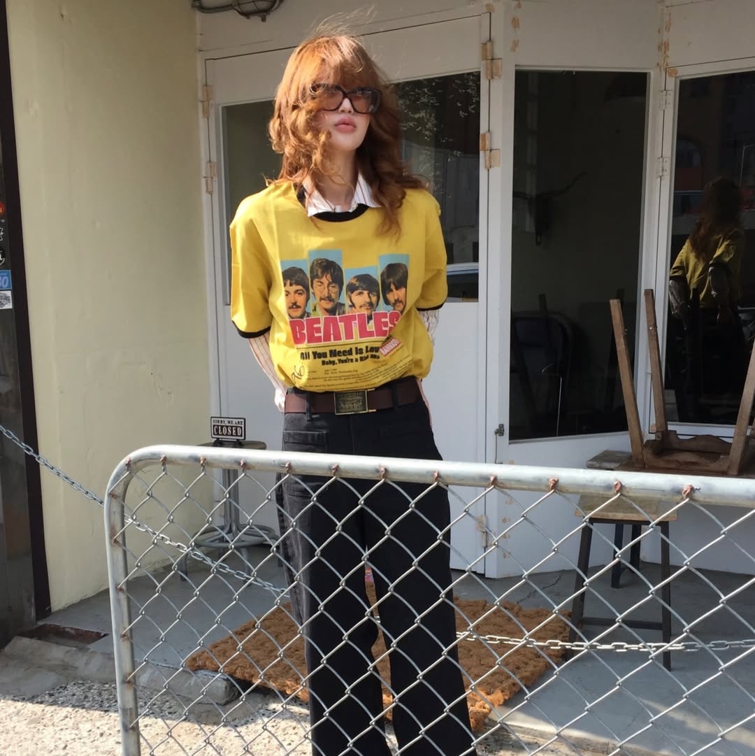 MAINBOOTH [Beatles] Love T-Shirt Yellow 착용 스타일 - 2