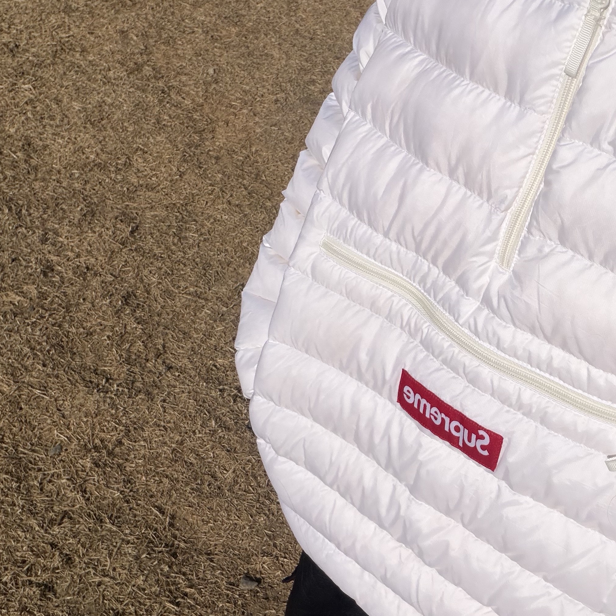 Supreme Micro Down Half Zip Hooded Pullover White - 23FW 착용 스타일