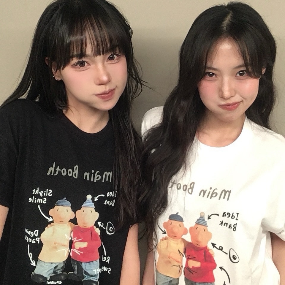MAINBOOTH [Pat&Mat] QnA T-shirt Black, MAINBOOTH [Pat&Mat] QnA T-shirt White 착용 스타일 - 1