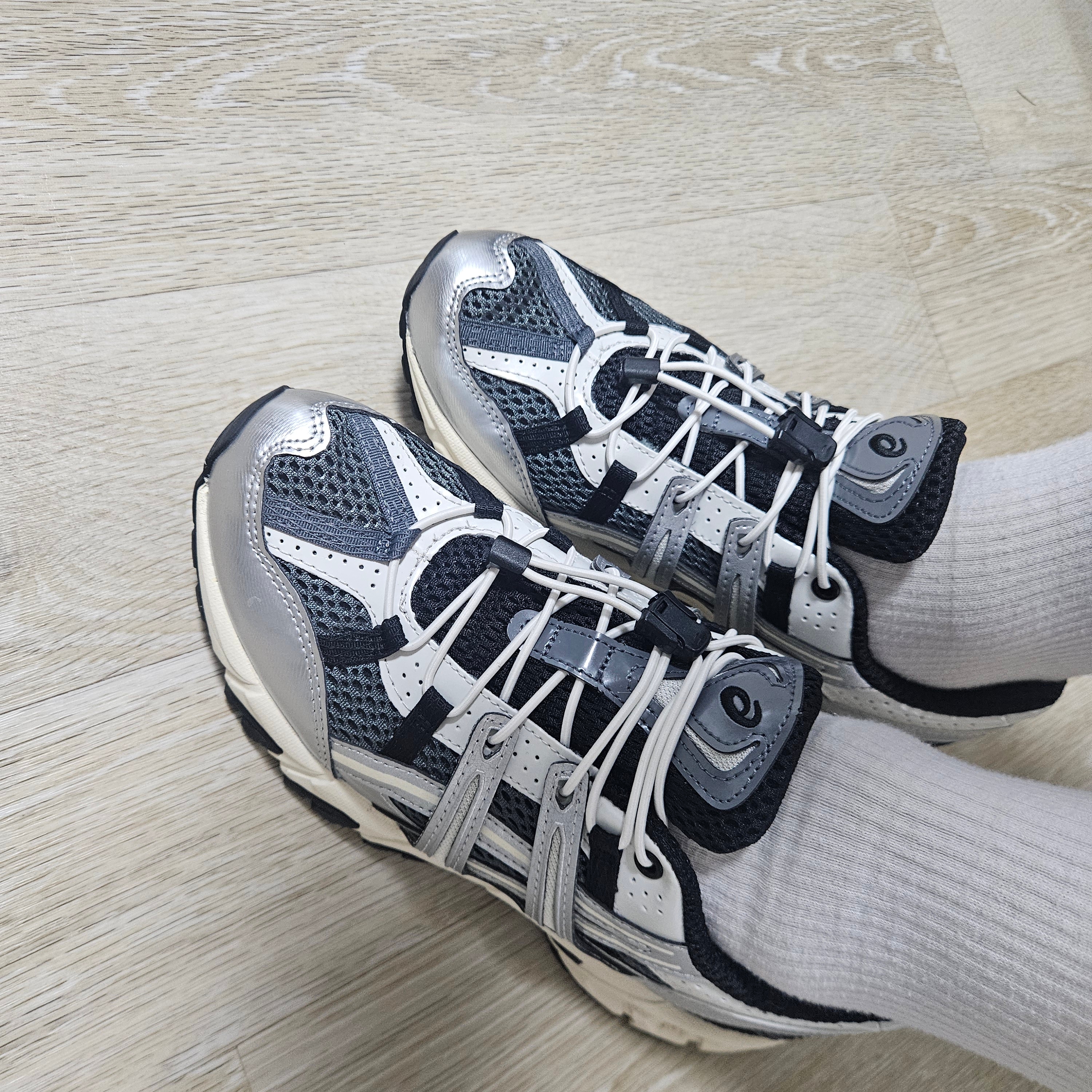 Asics Unlimited Gel-Sonoma 15-50 Steel Grey Pure Silver 착용 스타일
