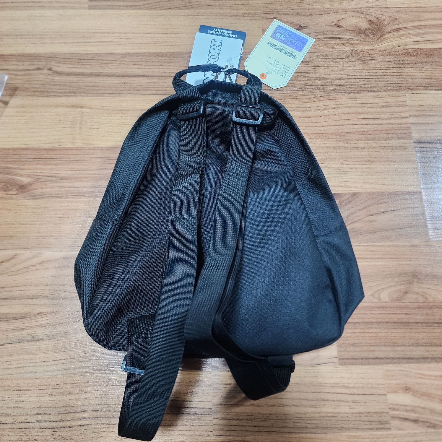 Jansport Half Pint Mini Backpack Black 착용 스타일 - 2