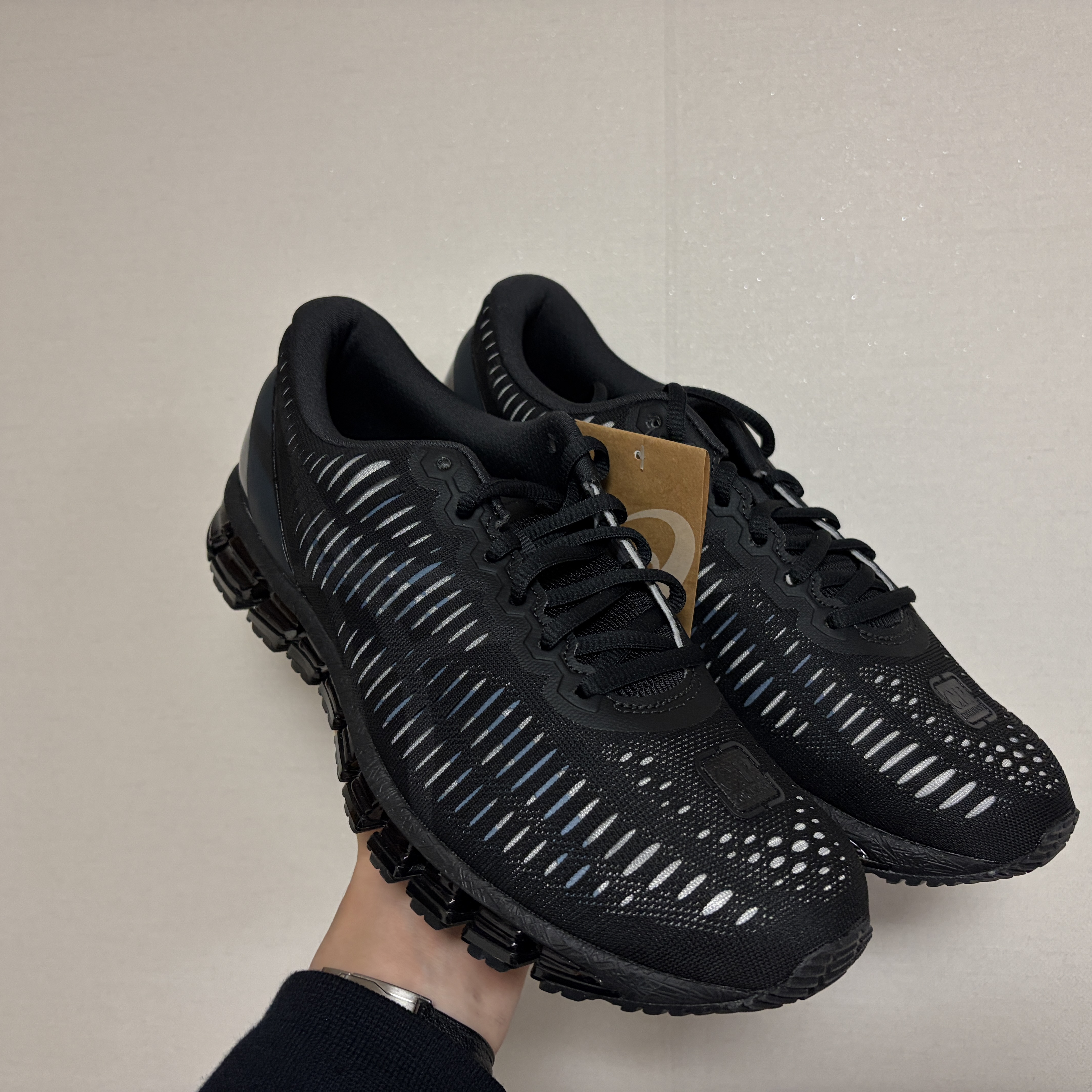 Asics x C.P. Company Gel-Quantum 360 I Caviar Black Beauty 착용 스타일 - 2