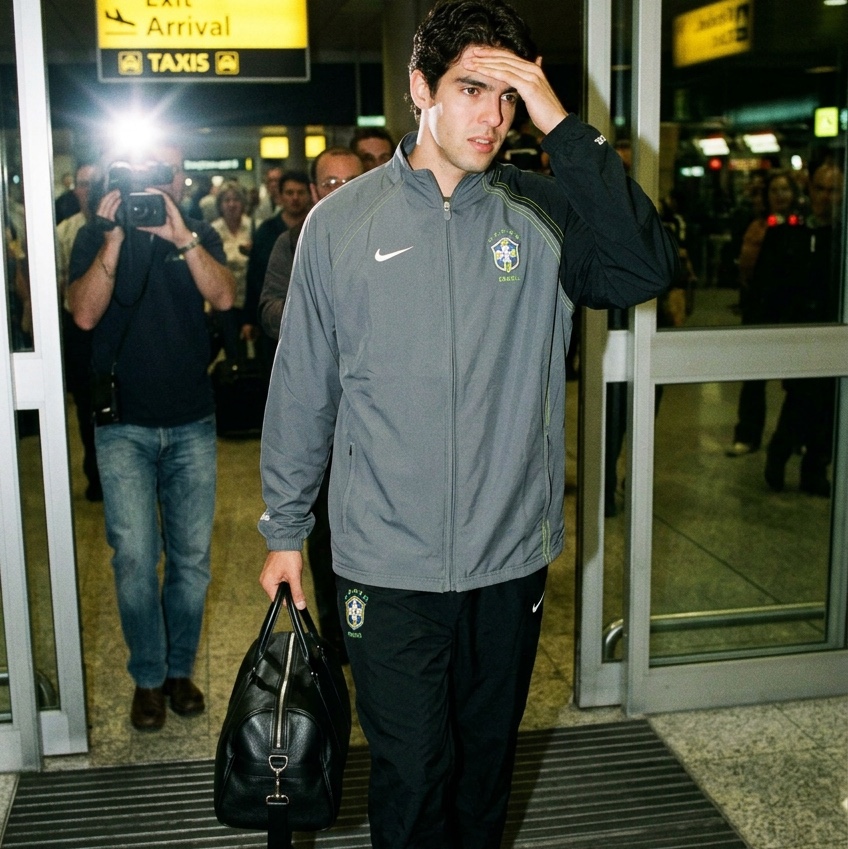 Nike Brazil 2004 Total 90 Reissue Soccer Replica Track Jacket (HV4437-021) 착용 스타일