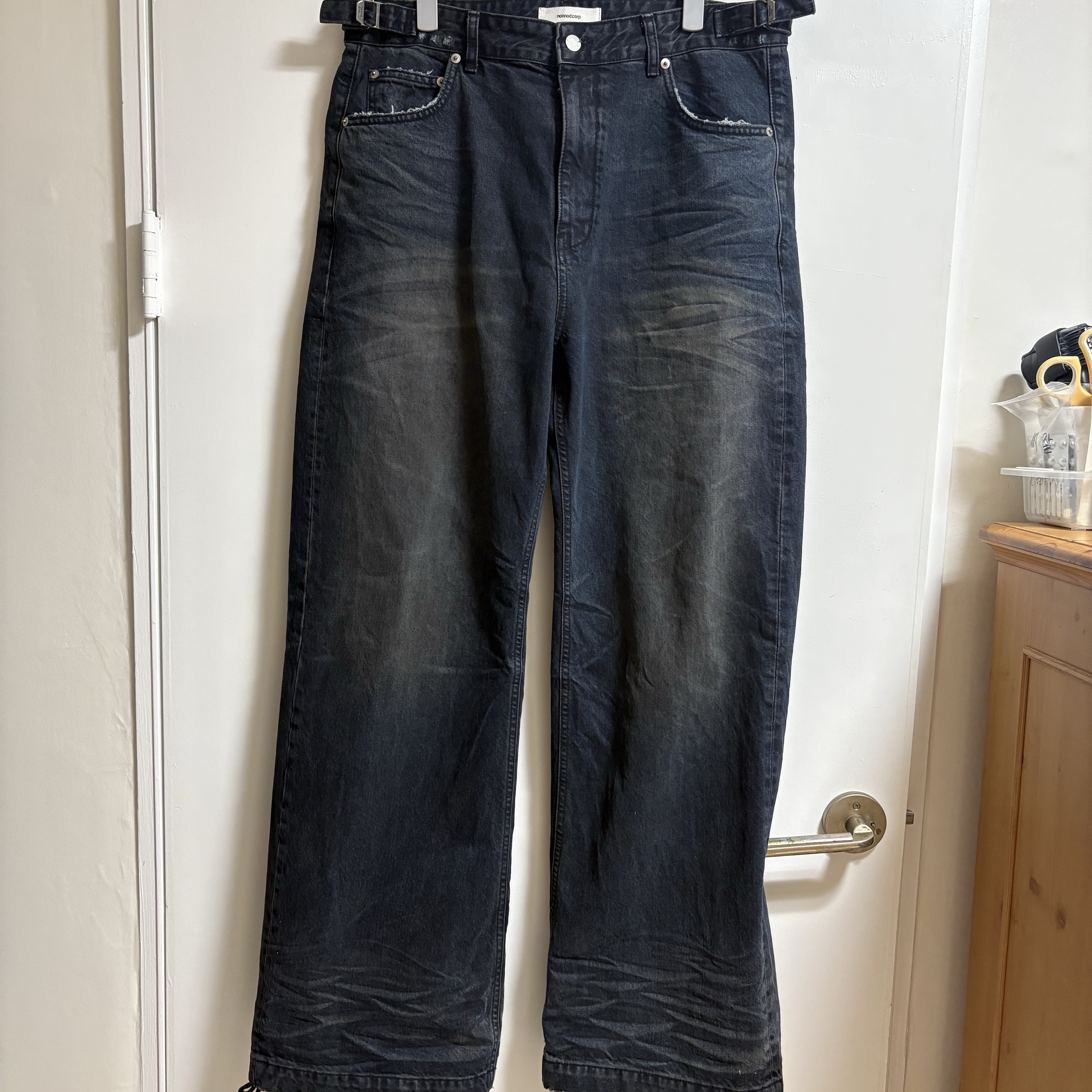 Nonnod Zen Dirty Oil Washed Denim Pants 착용 스타일