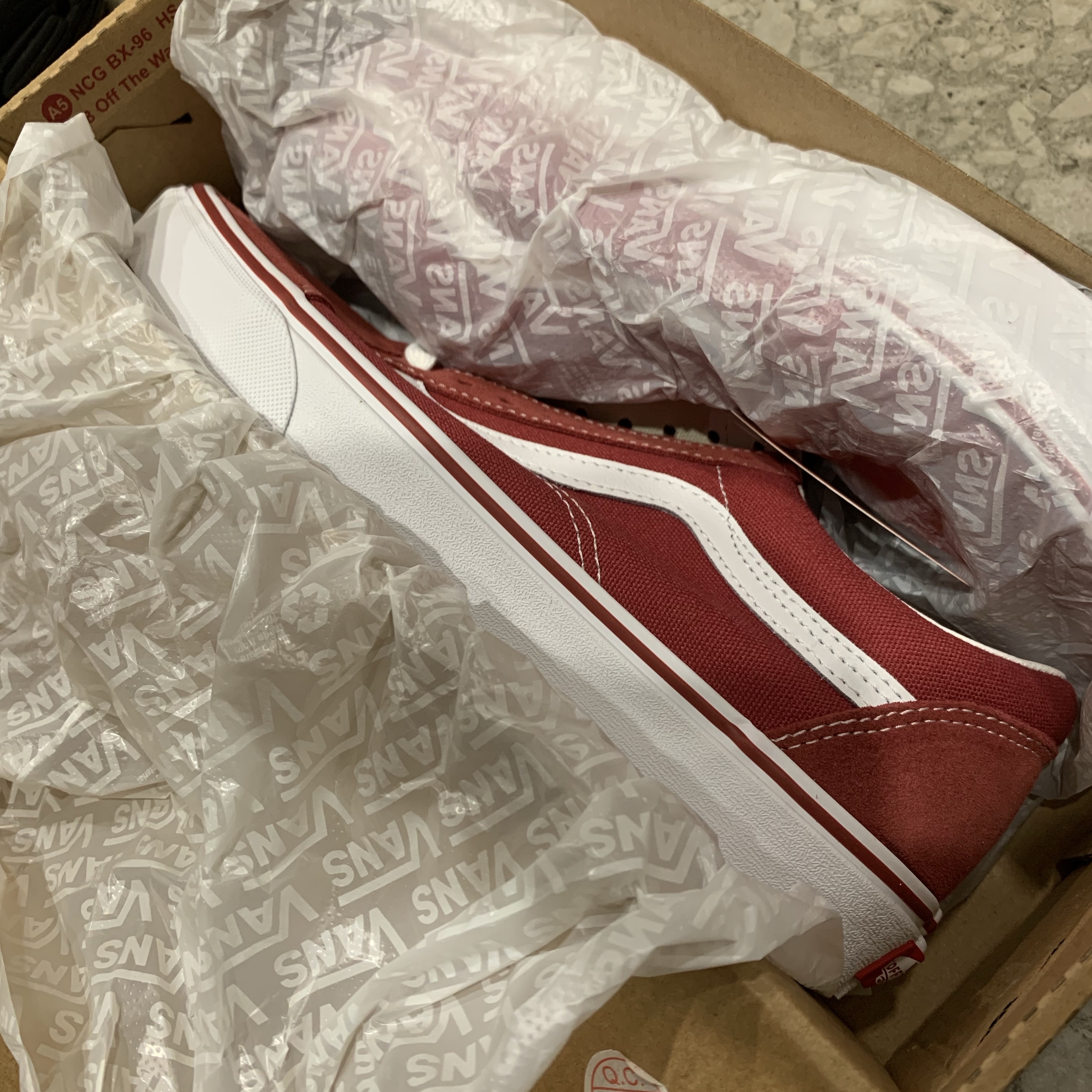 Vans Old Skool Racing Red 착용 스타일