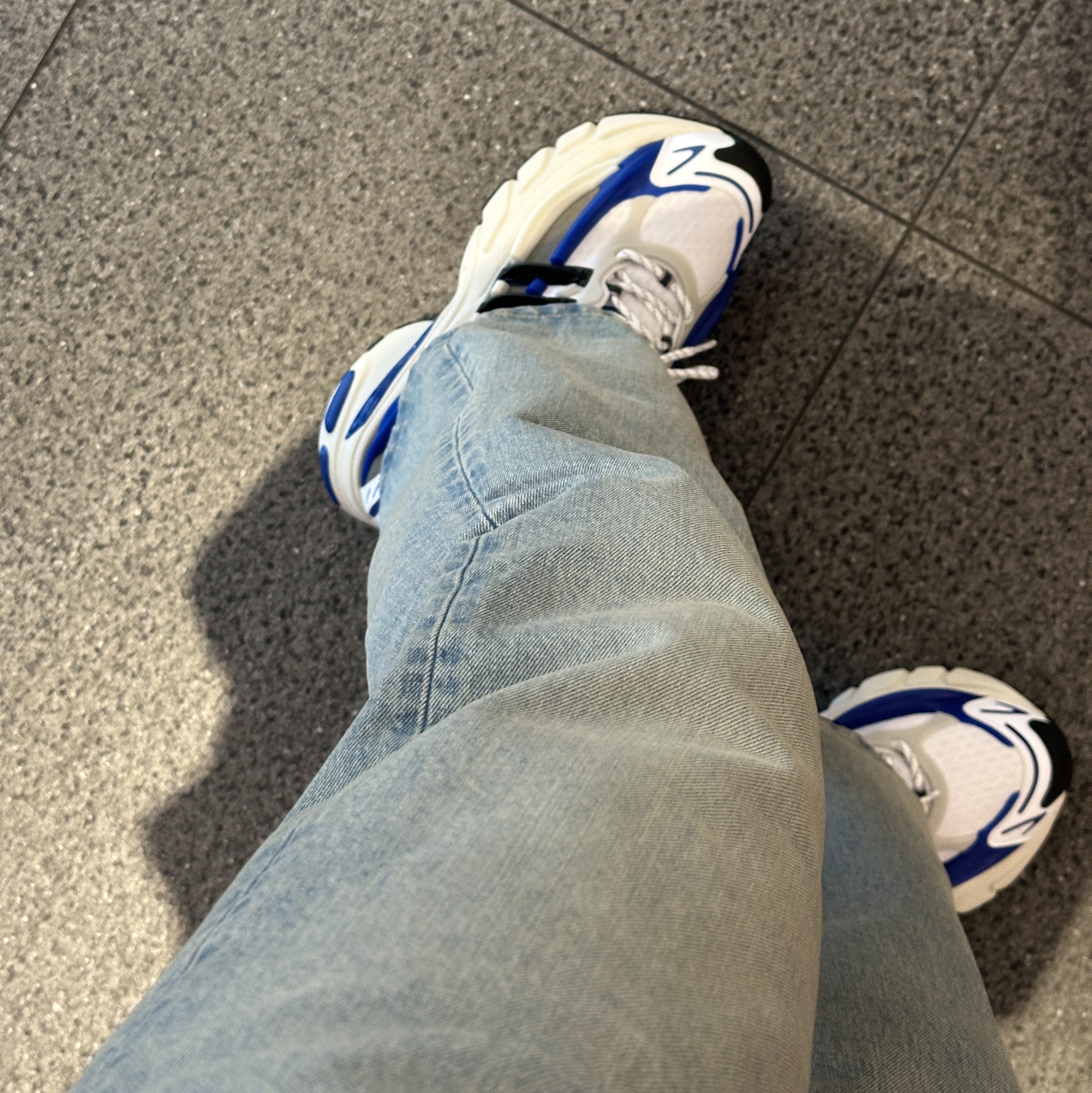 Adidas x Pharrell Williams Virginia Adistar Jellyfish Royal Blue Core Black 착용 스타일