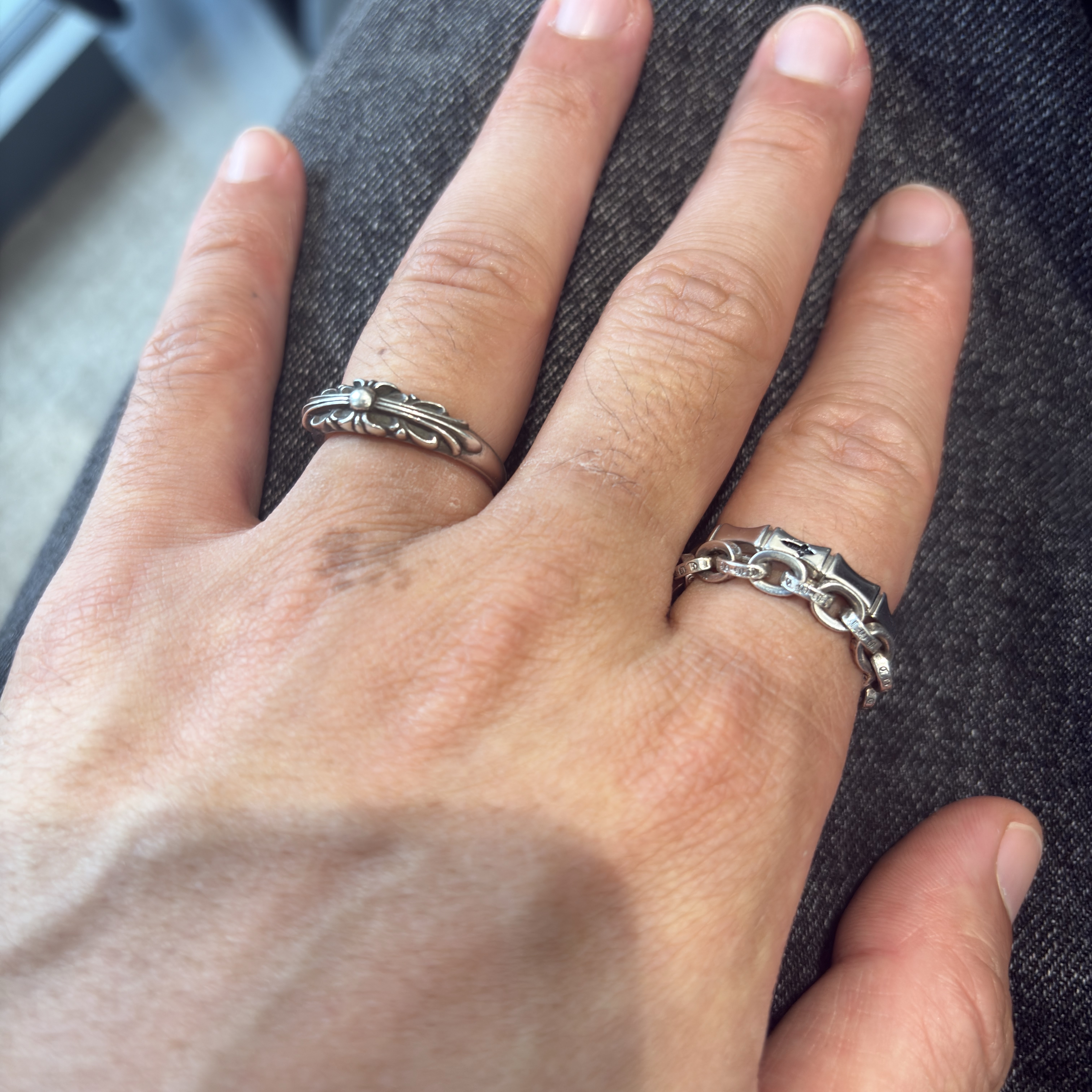 Chrome Hearts Baby Classic Floral Cross Ring Silver 착용 스타일