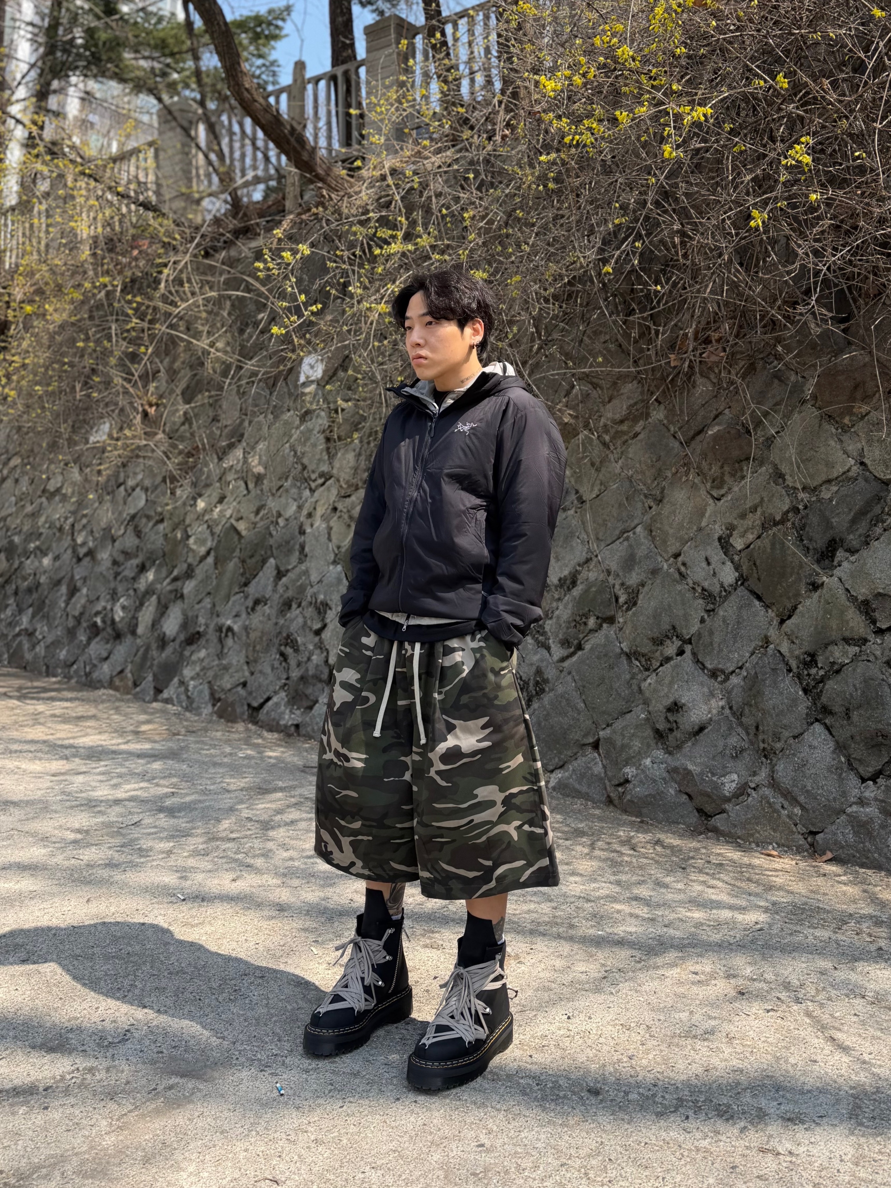 Dr. Martens x Rick Owens 1460 Quad Sole Mega Lace Boots Black 착용 스타일 - 4