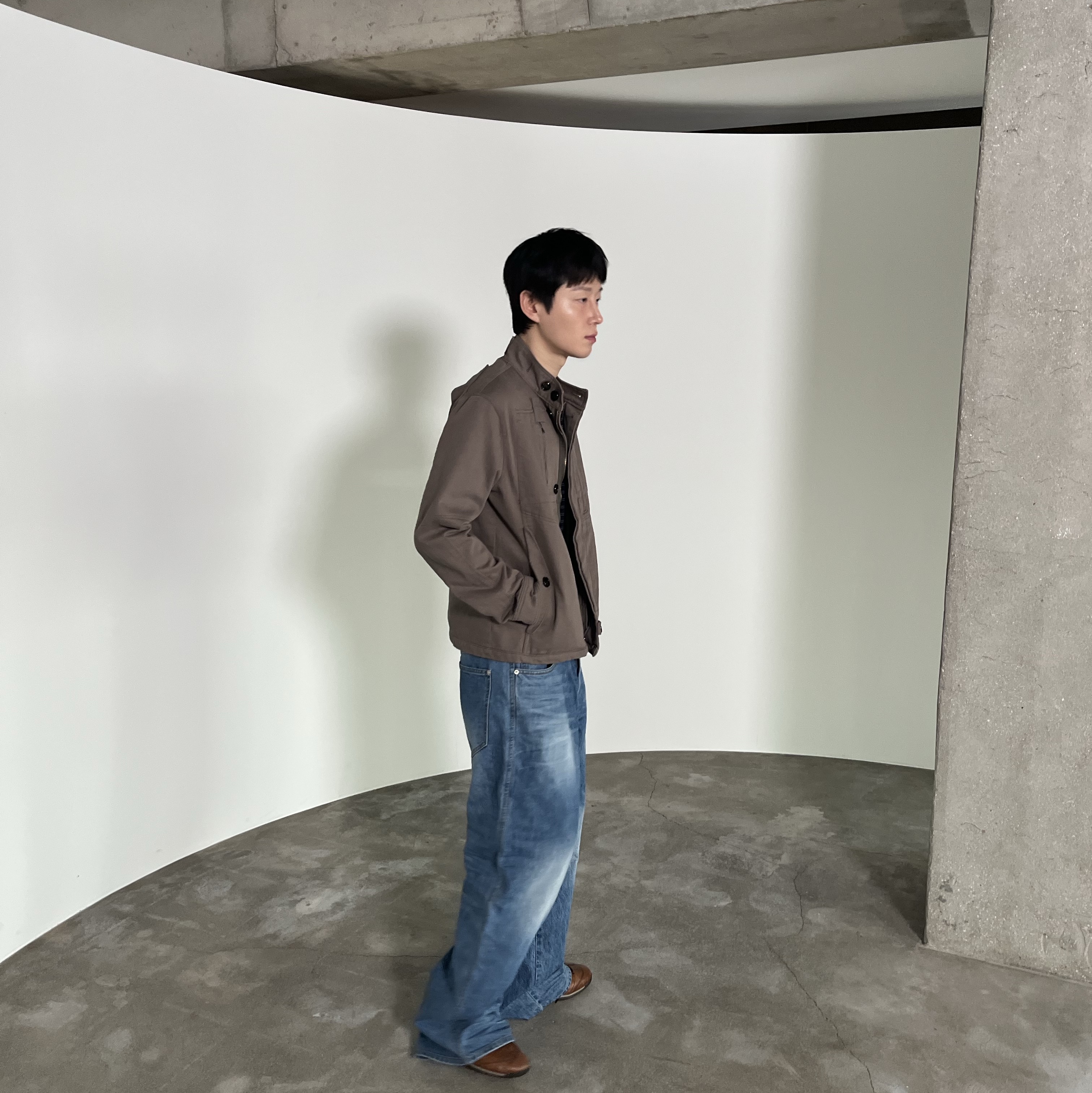 Blue Sunflower Vintage Fade High-Neck Jacket 착용 스타일 - 2