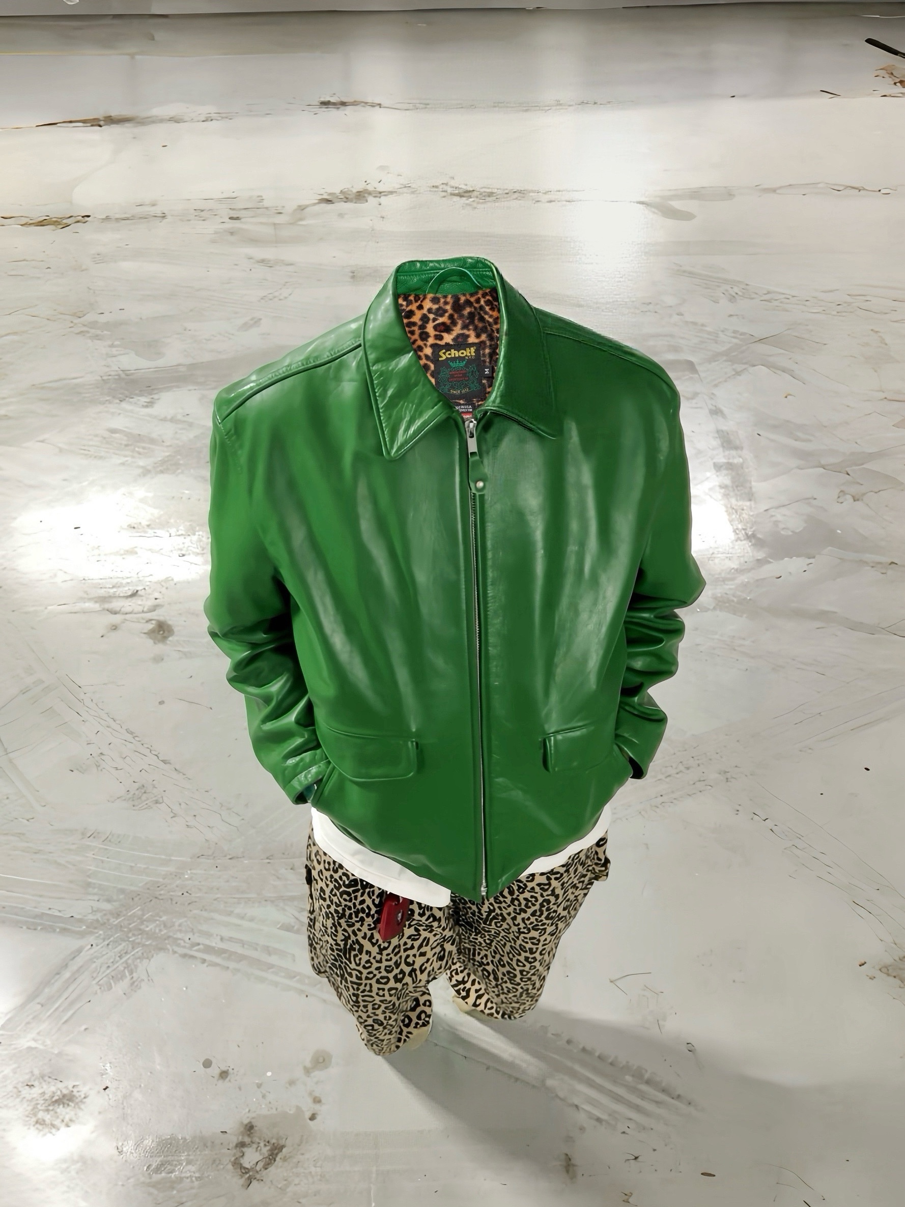 Nike x Supreme SB Dunk Low Mean Green, Supreme Shanghai Box Logo T-Shirt White - 24SS 착용 스타일 - 2