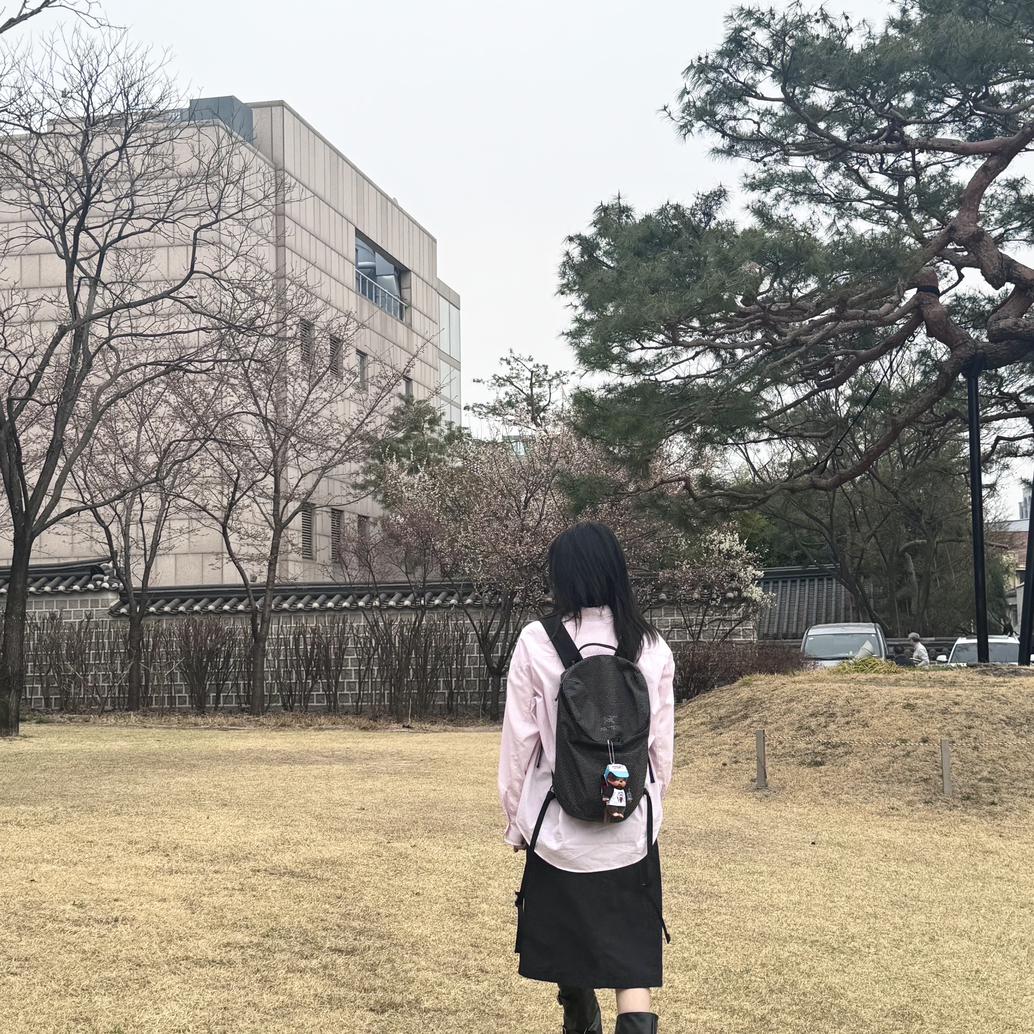 Arc'teryx Konseal 15 Backpack Black, Monchhichi x Strange Things Key Chain Hellfire Club 착용 스타일