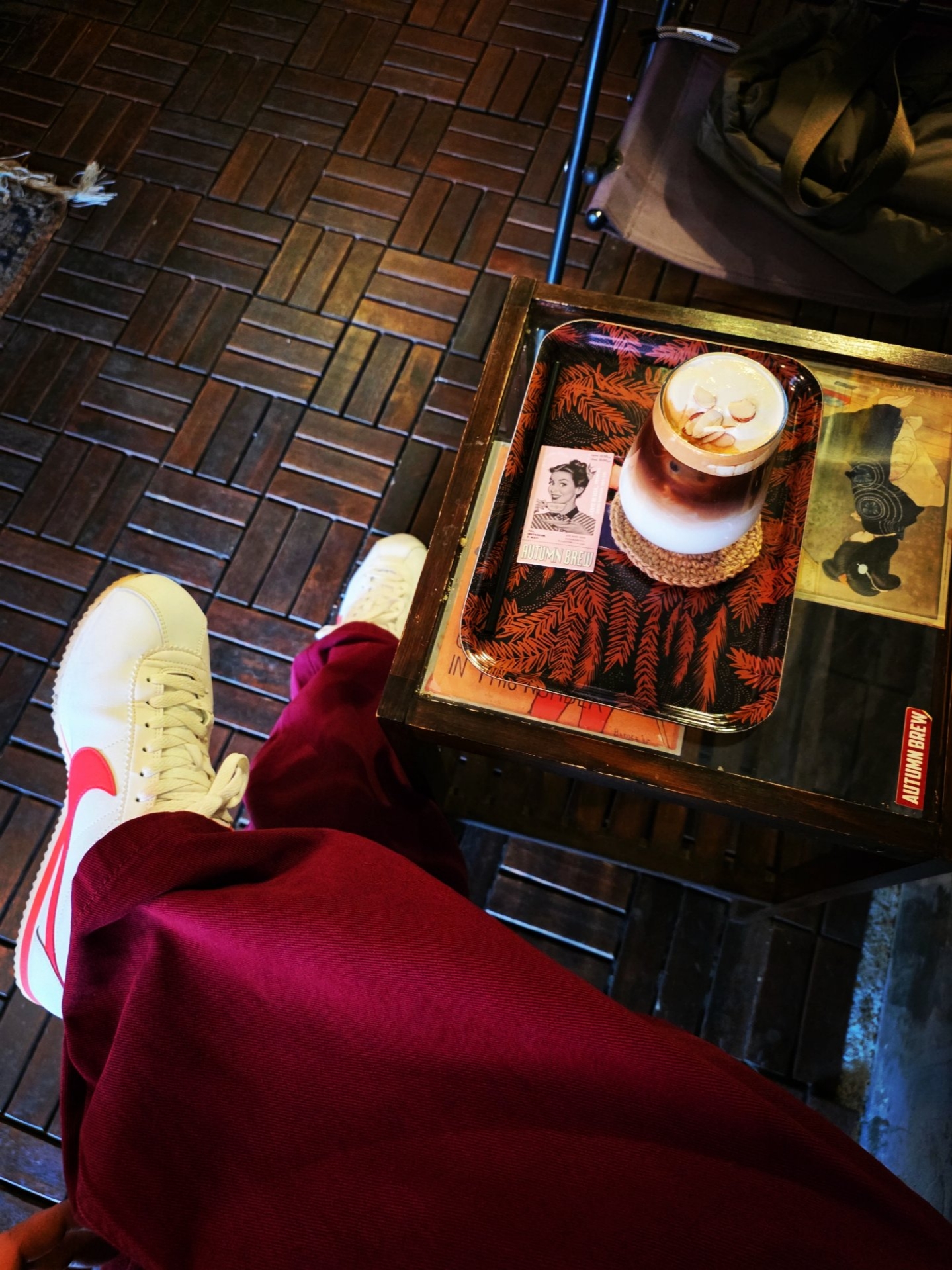 (W) Nike Classic Cortez Leather White Magic Ember, Millo Archive Reflect Curved Pants Burgundy 착용 스타일 - 2