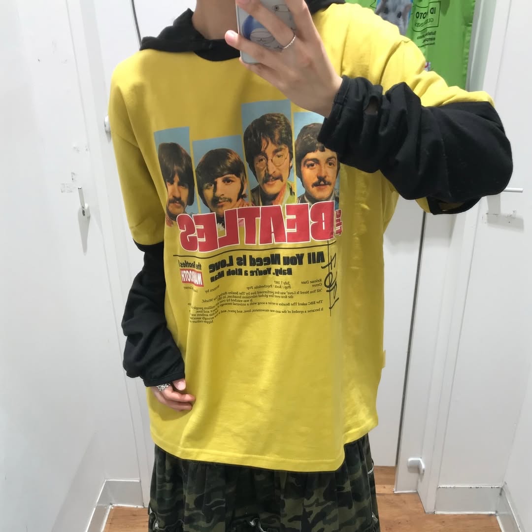 MAINBOOTH [Beatles] Love T-Shirt Yellow 착용 스타일 - 2
