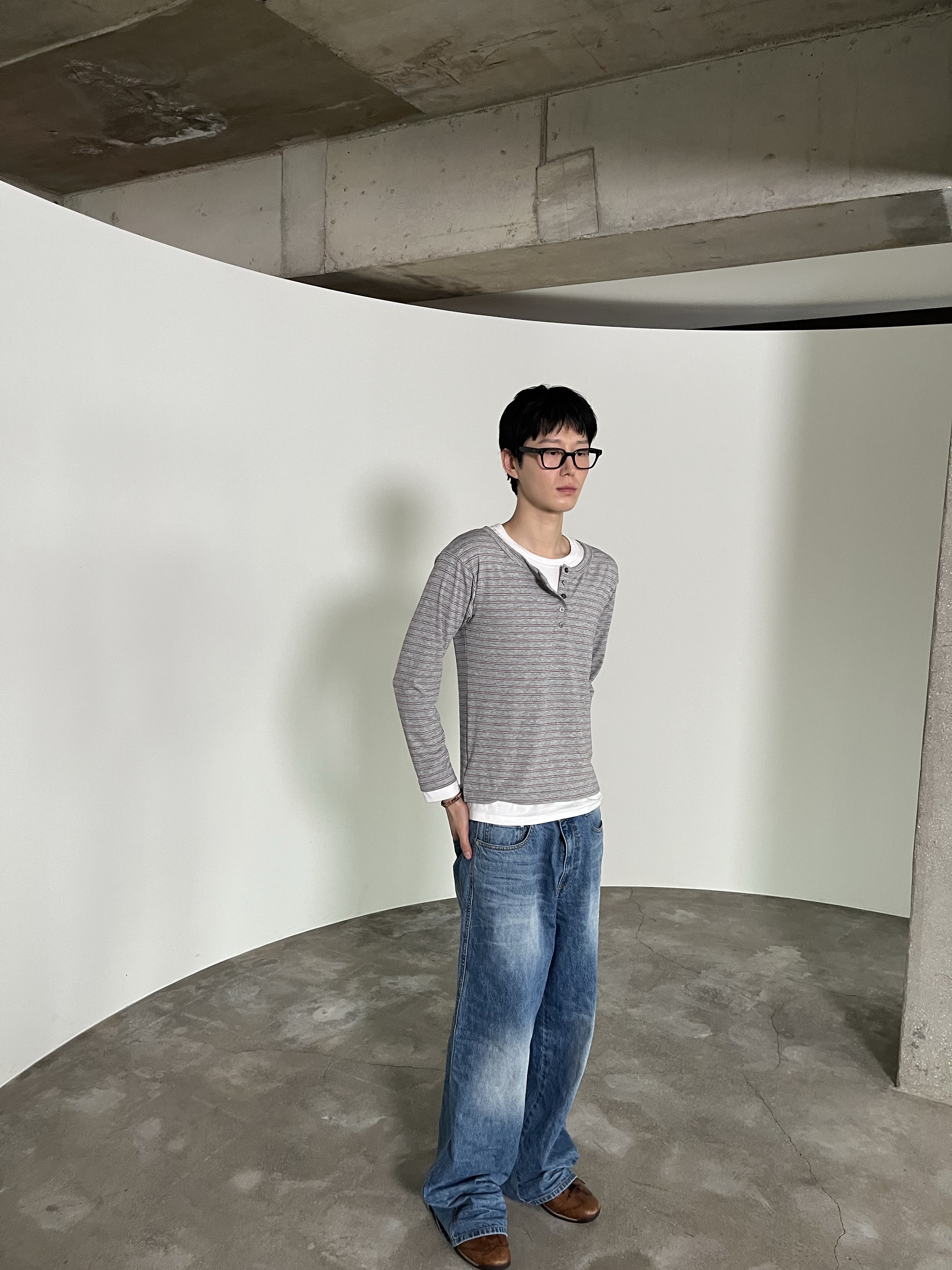 Blue Sunflower Double Layer Henley Neck Melange Grey 착용 스타일