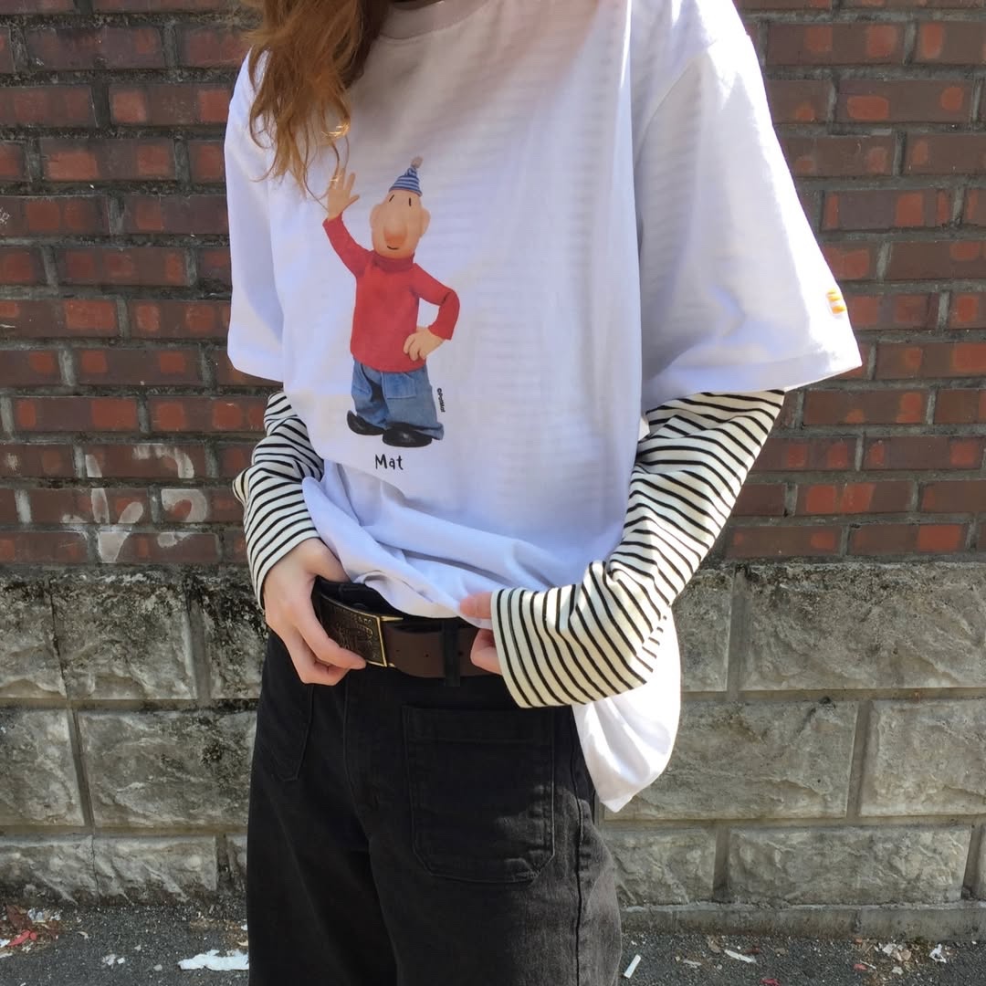MAINBOOTH [Pat&Mat] Mat T-shirt White 착용 스타일 - 3