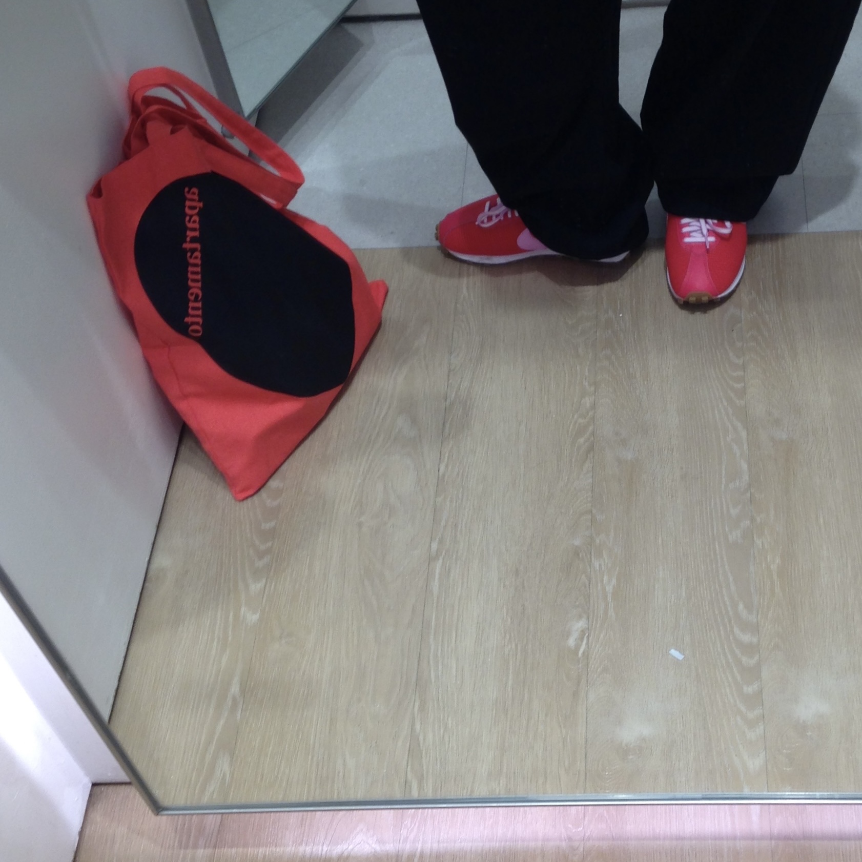 (W) Nike LD-1000 SE Ember Glow Sail 착용 스타일