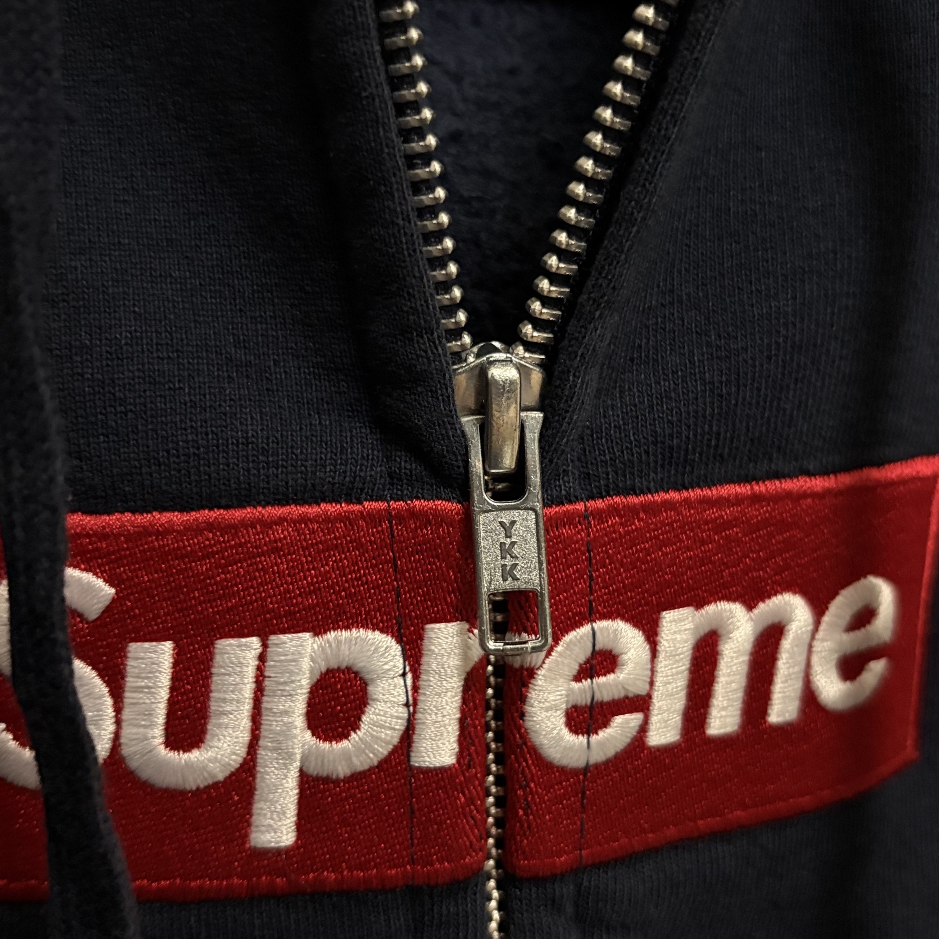 Supreme x MM6 Maison Margiela Box Logo Zip Up Hooded Sweatshirt Navy - 26SS 착용 스타일 - 5