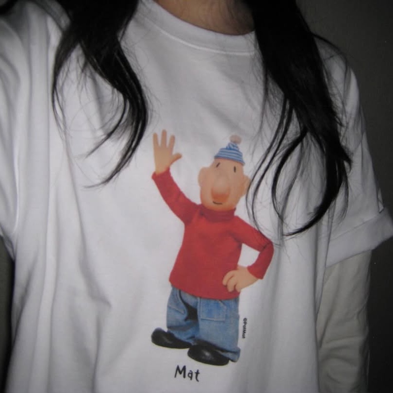 MAINBOOTH [Pat&Mat] Mat T-shirt White 착용 스타일 - 3