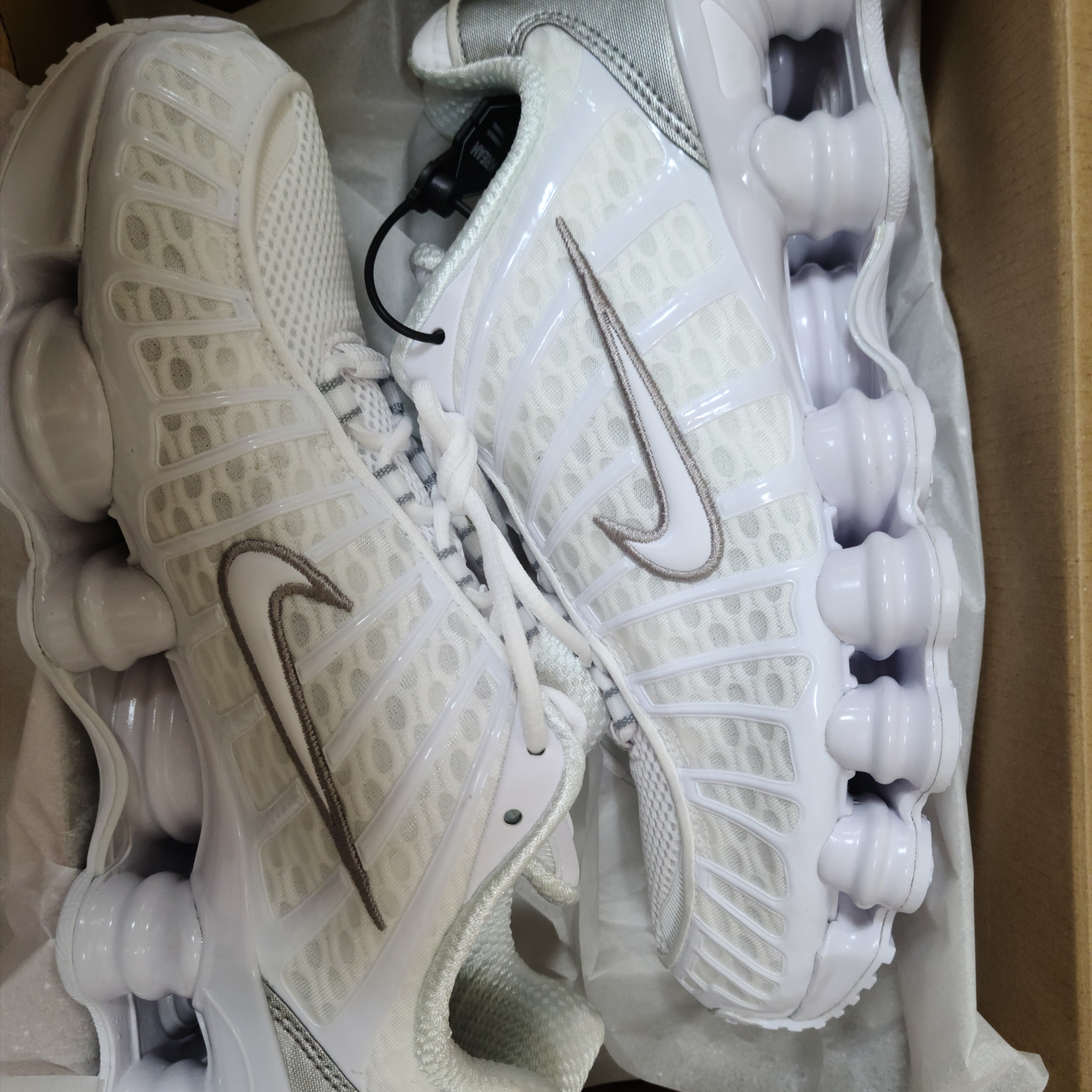 Nike Shox TL Metallic Silver 착용 스타일