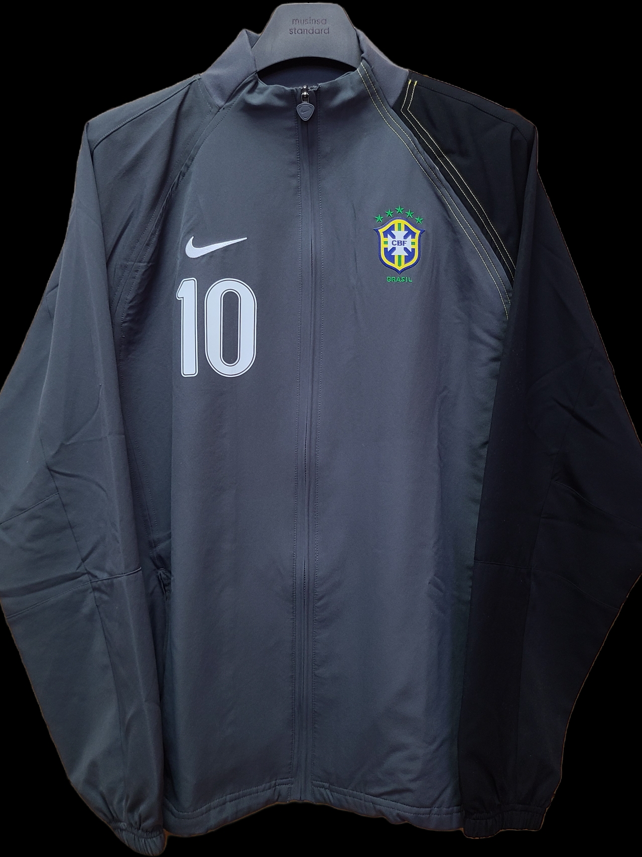 Nike Brazil 2004 Total 90 Reissue Soccer Replica Track Jacket (HV4437-021) 착용 스타일 - 1