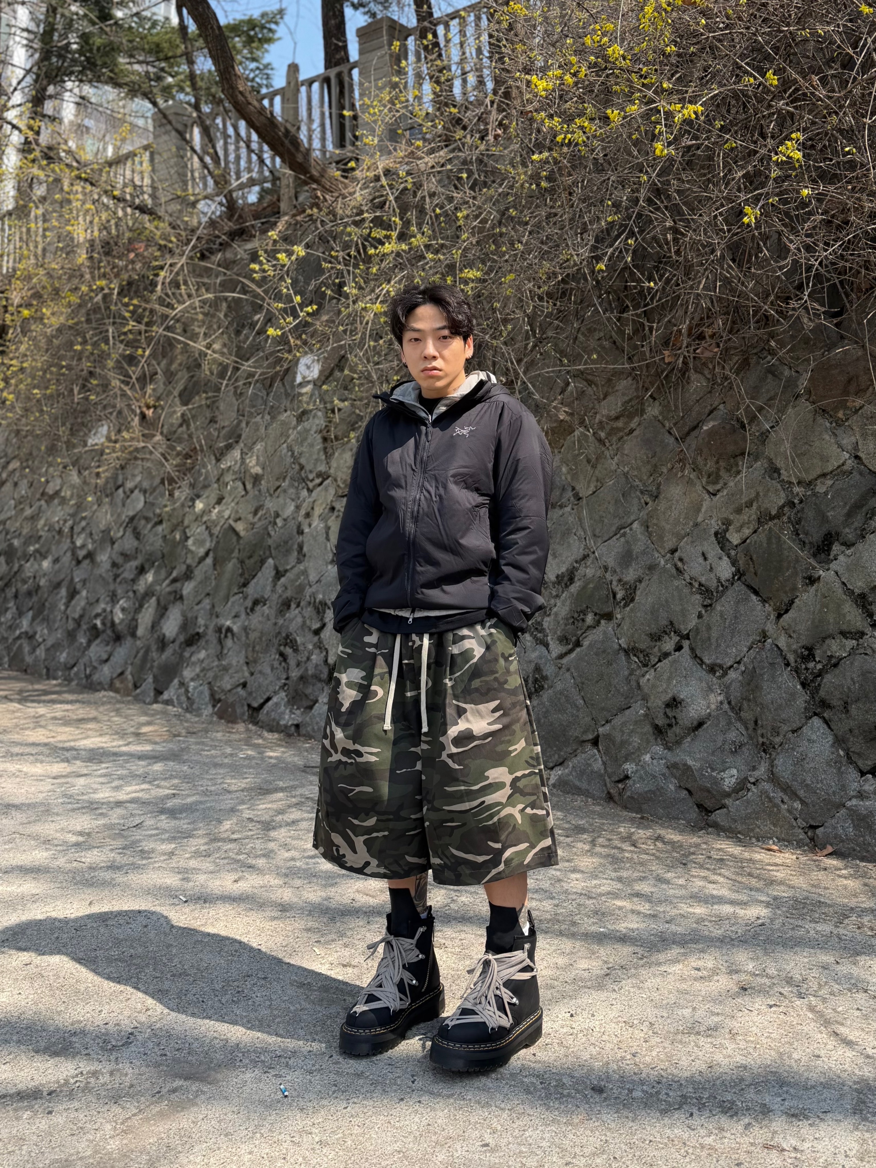 Dr. Martens x Rick Owens 1460 Quad Sole Mega Lace Boots Black 착용 스타일 - 2
