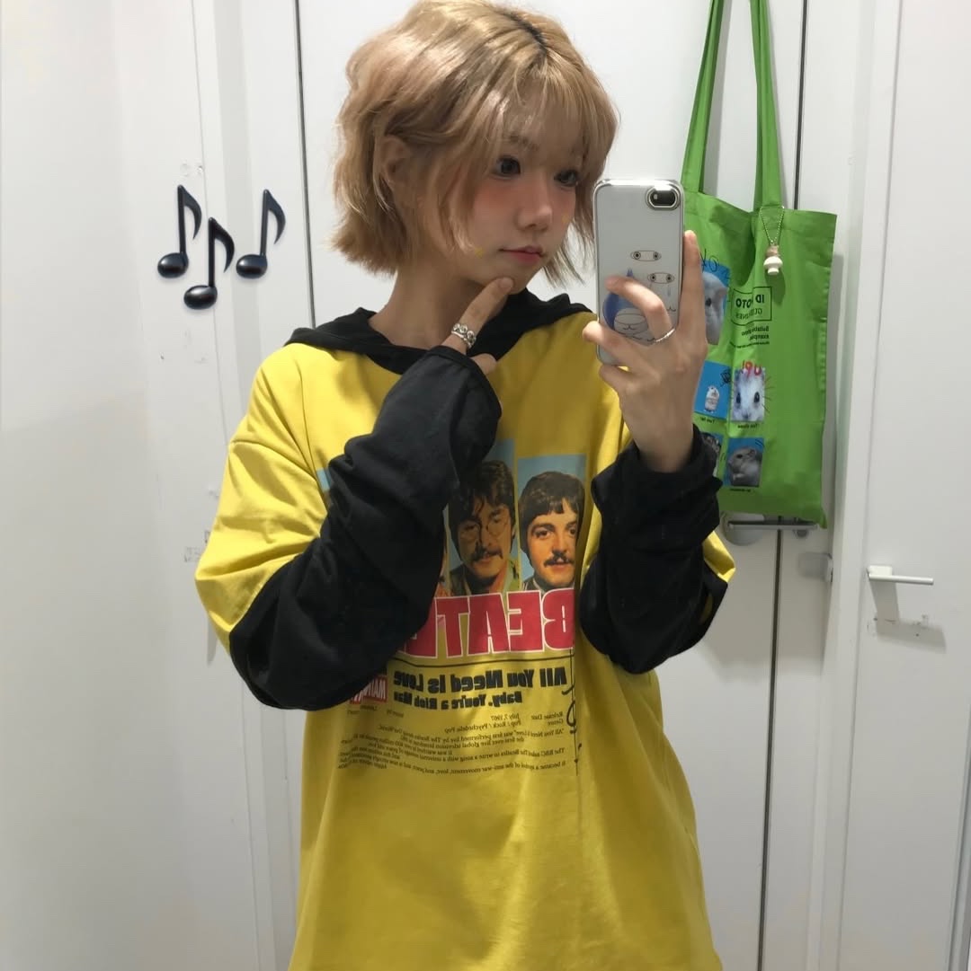 MAINBOOTH [Beatles] Love T-Shirt Yellow 착용 스타일 - 1
