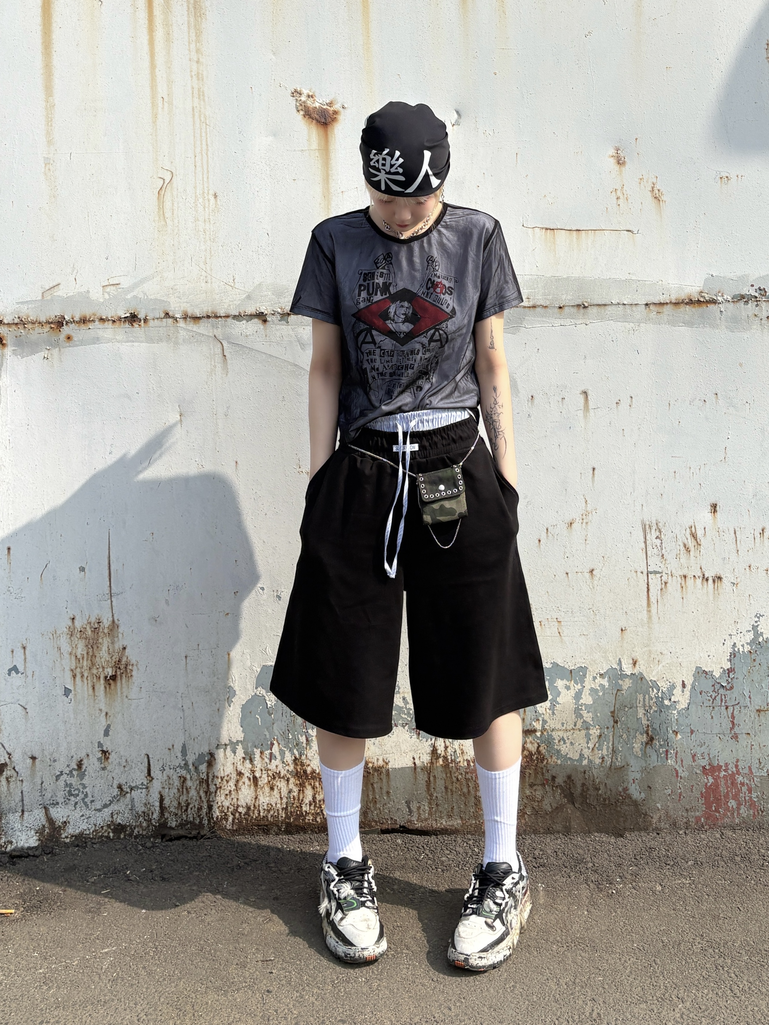 Maison Margiela Fusion Low Top Sneakers Black White Red 착용 스타일 - 2