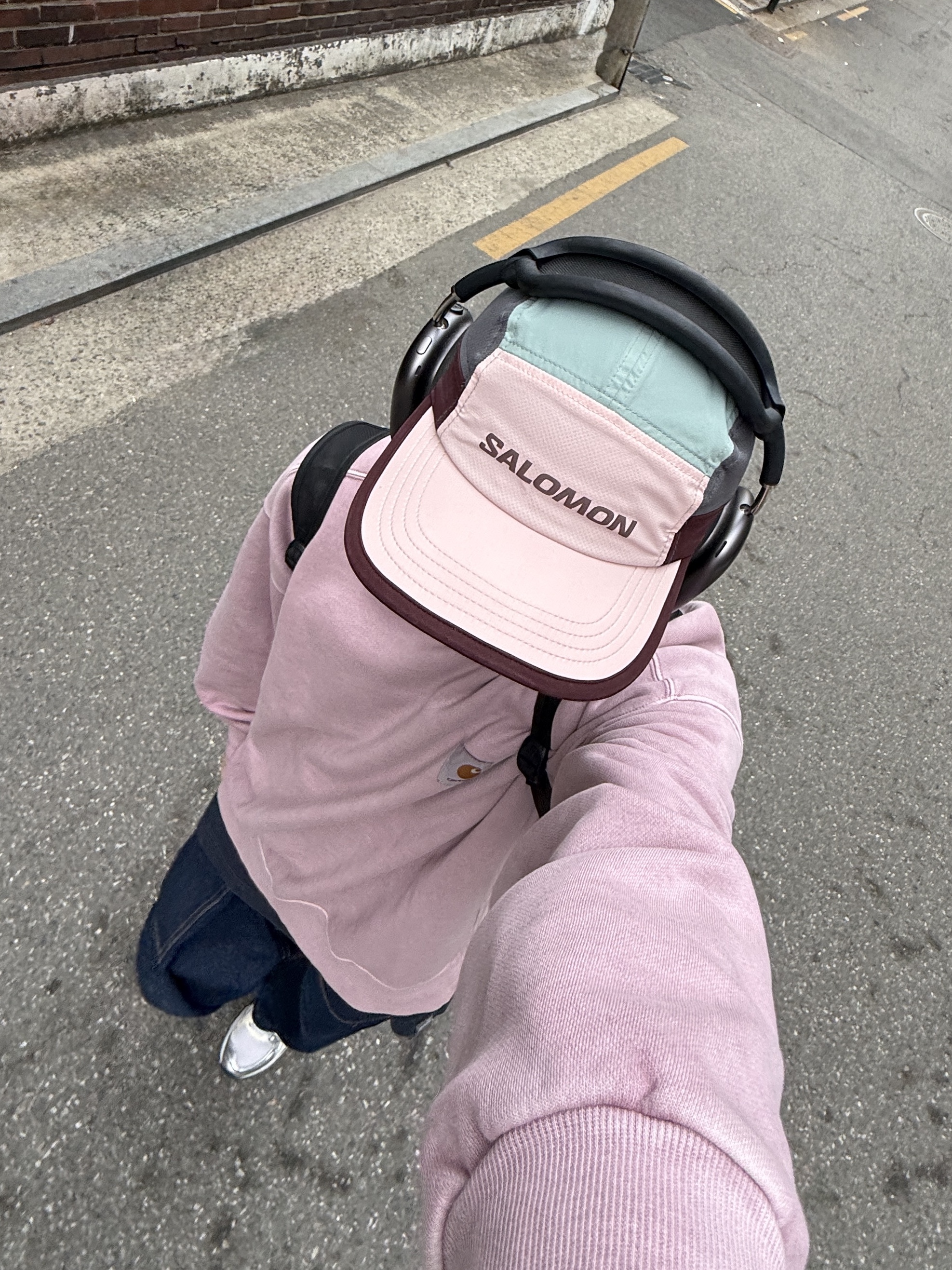 (W) Asics Gel-Kayano 14 White Midnight, Carhartt WIP Vista Sweatshirt Glassy Pink 착용 스타일 - 1