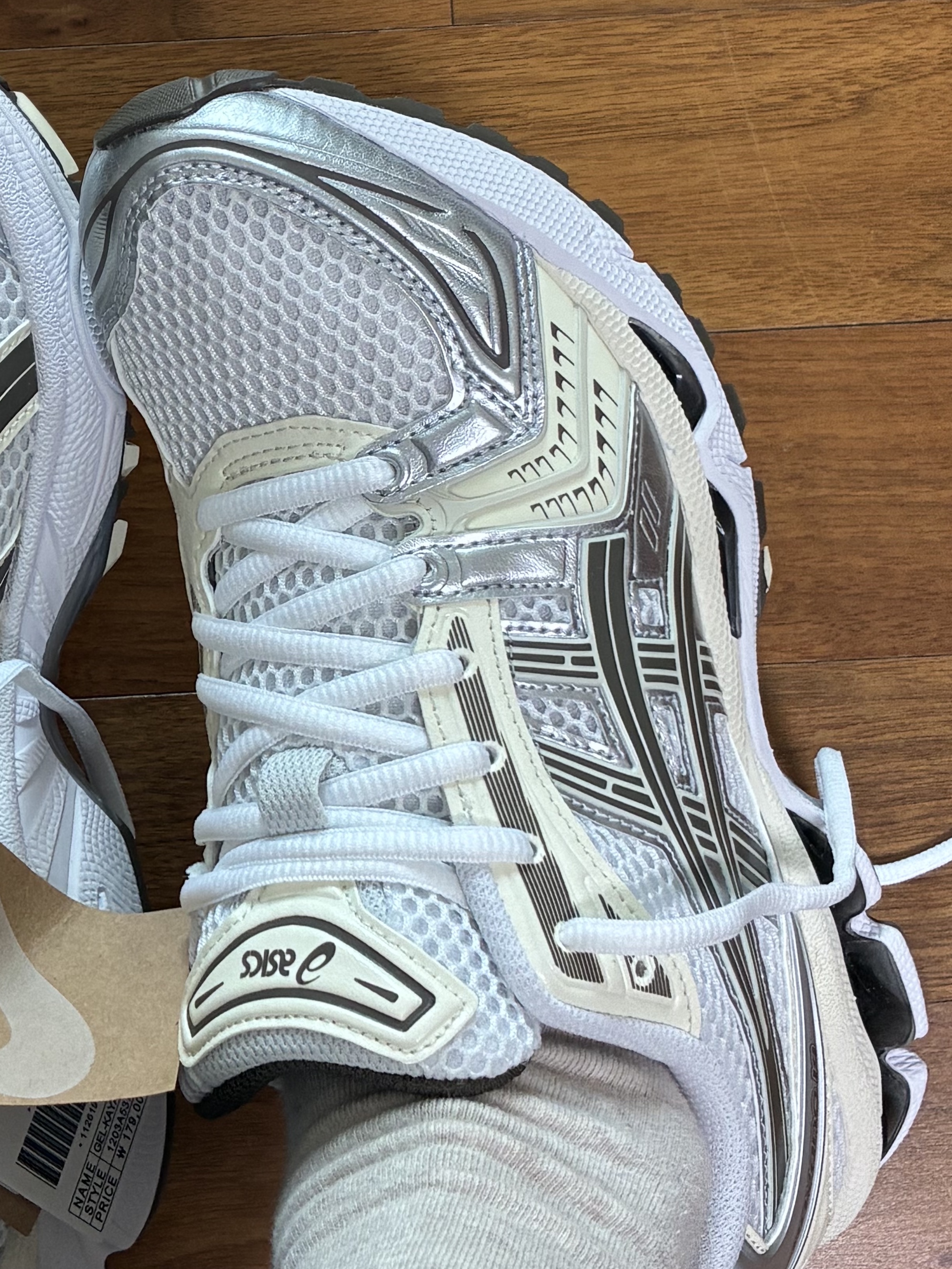 Asics Gel-Kayano 14 White Ivory 착용 스타일 - 2