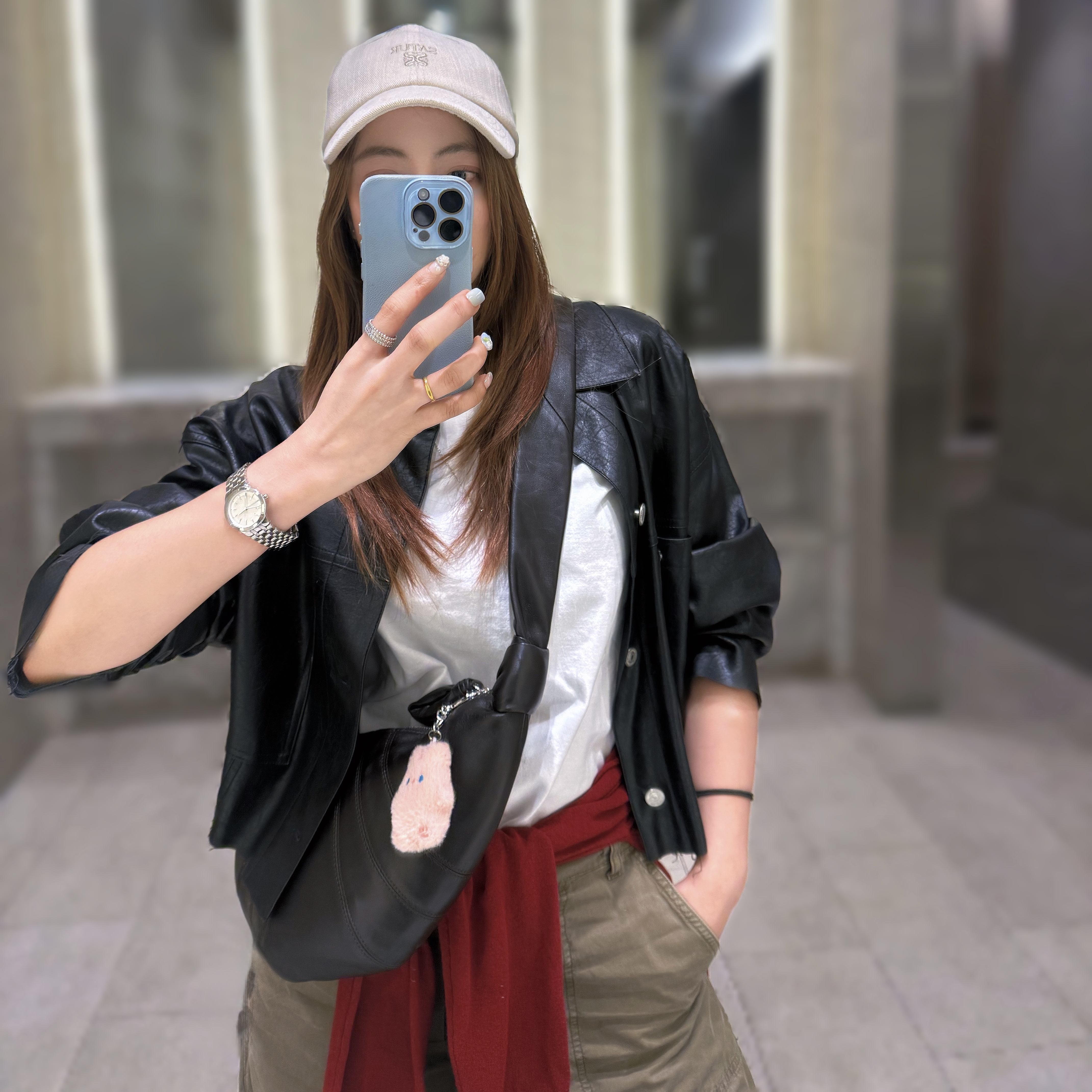 Lemaire Small Croissant Bag Soft Nappa Leather Dark Chocolate 착용 스타일