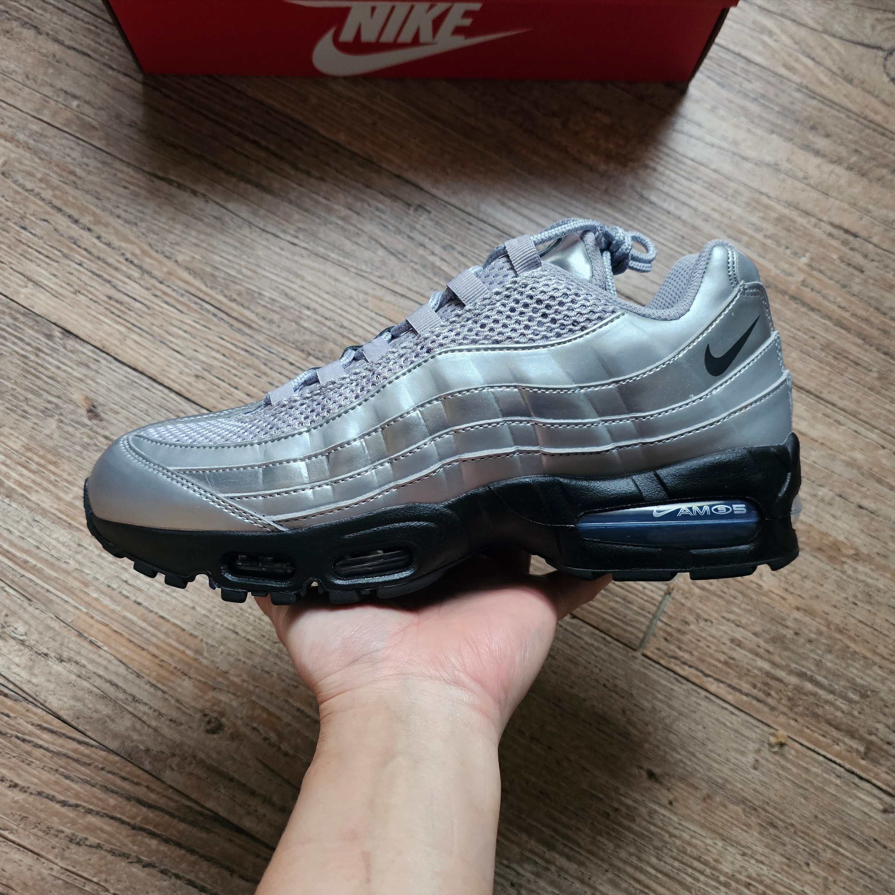 Nike Air Max 95 Big Bubble Total 90 Metallic Silver Black 착용 스타일 - 2
