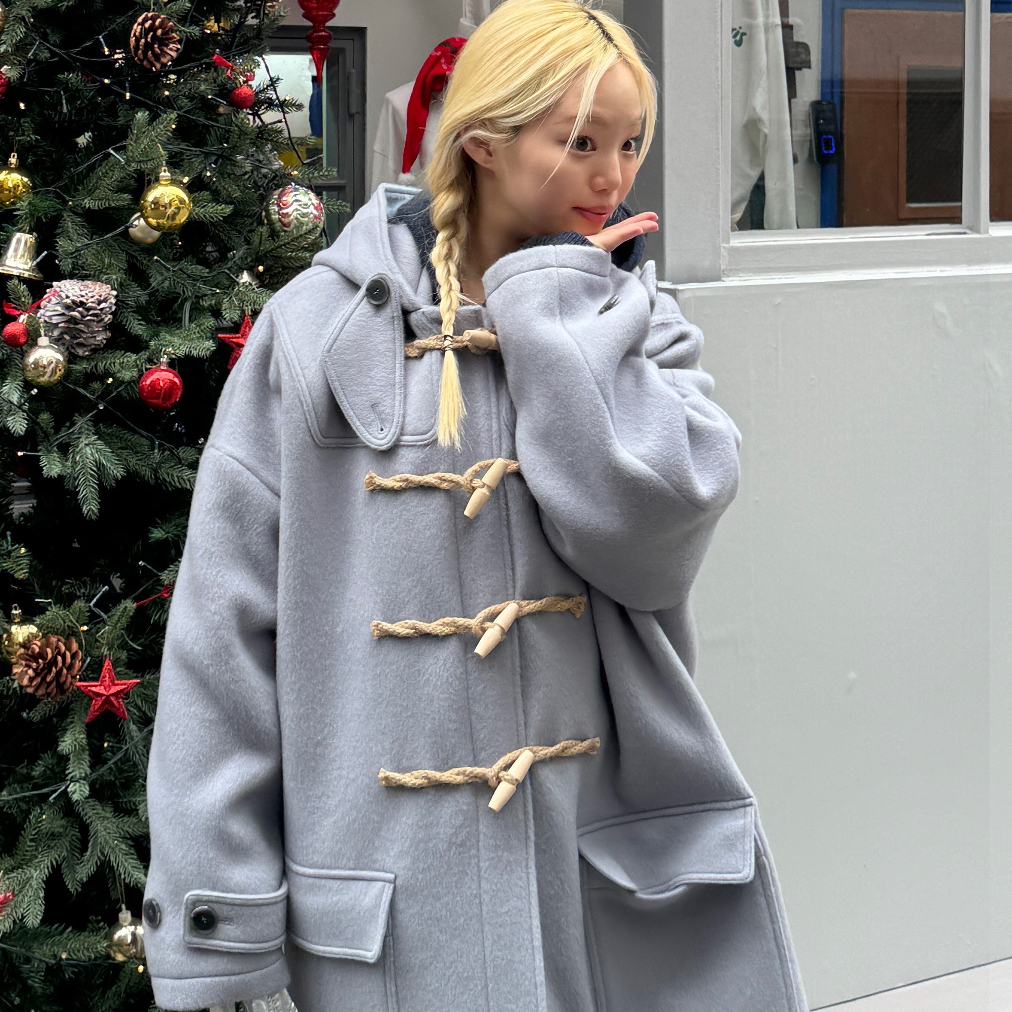 MAINBOOTH Oversized Duffle Coat Ash Blue 착용 스타일 - 6