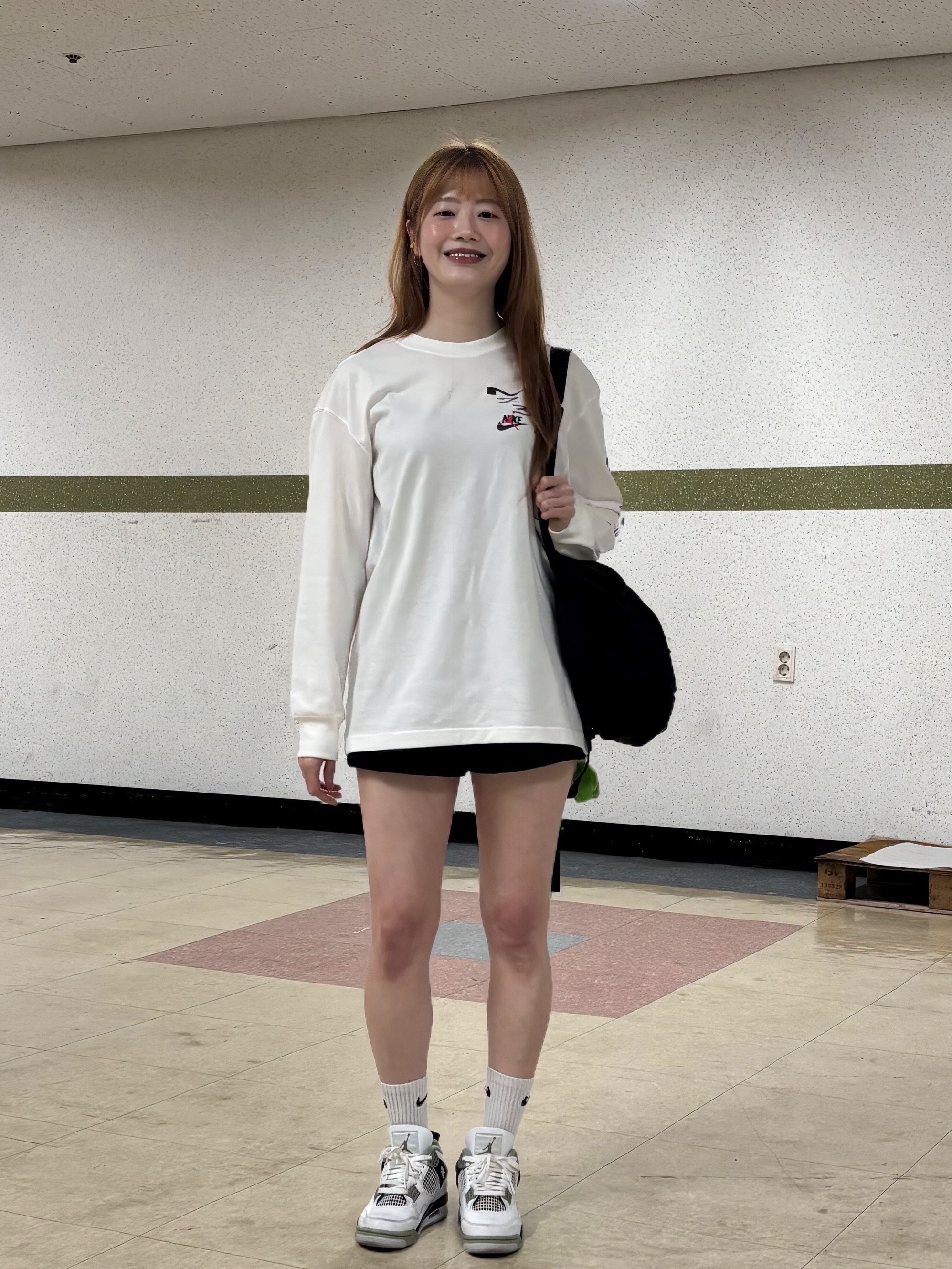 (W) Jordan 4 Retro Oil Green, Nike Tech Windrunner Woven Full-Zip Jacket Black - Asia 착용 스타일 - 4