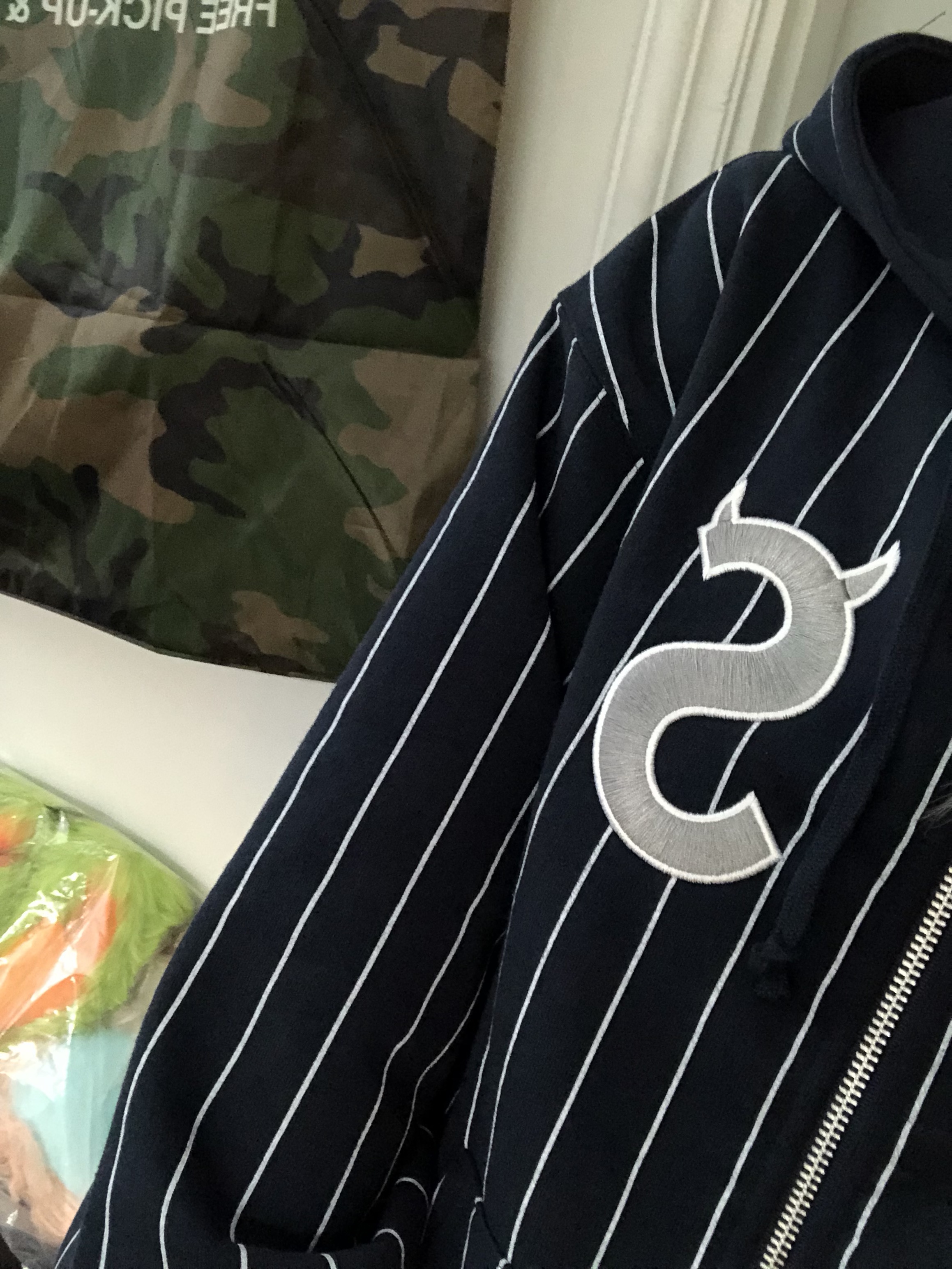 Supreme Devil S Logo Zip Up Hooded Sweatshirt Stripe - 26SS 착용 스타일 - 3