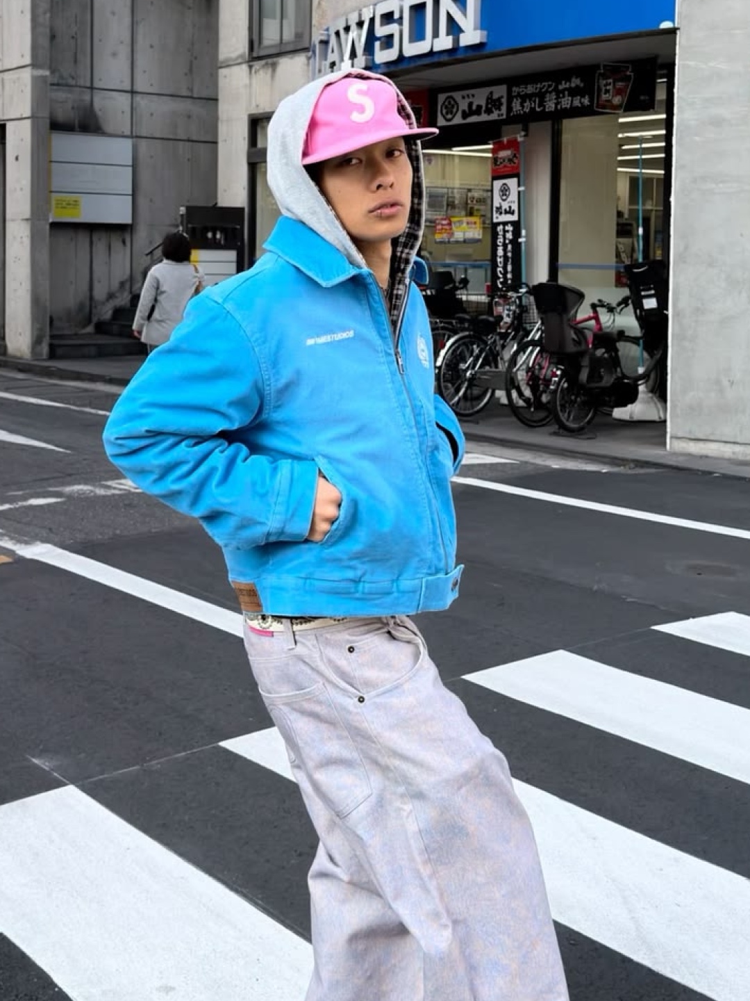[KREAM 단독] runwhither Windbreaker Jacket Scuba Blue, [KREAM 단독] runwhither Windbreaker Jacket Yellow 착용 스타일 - 5