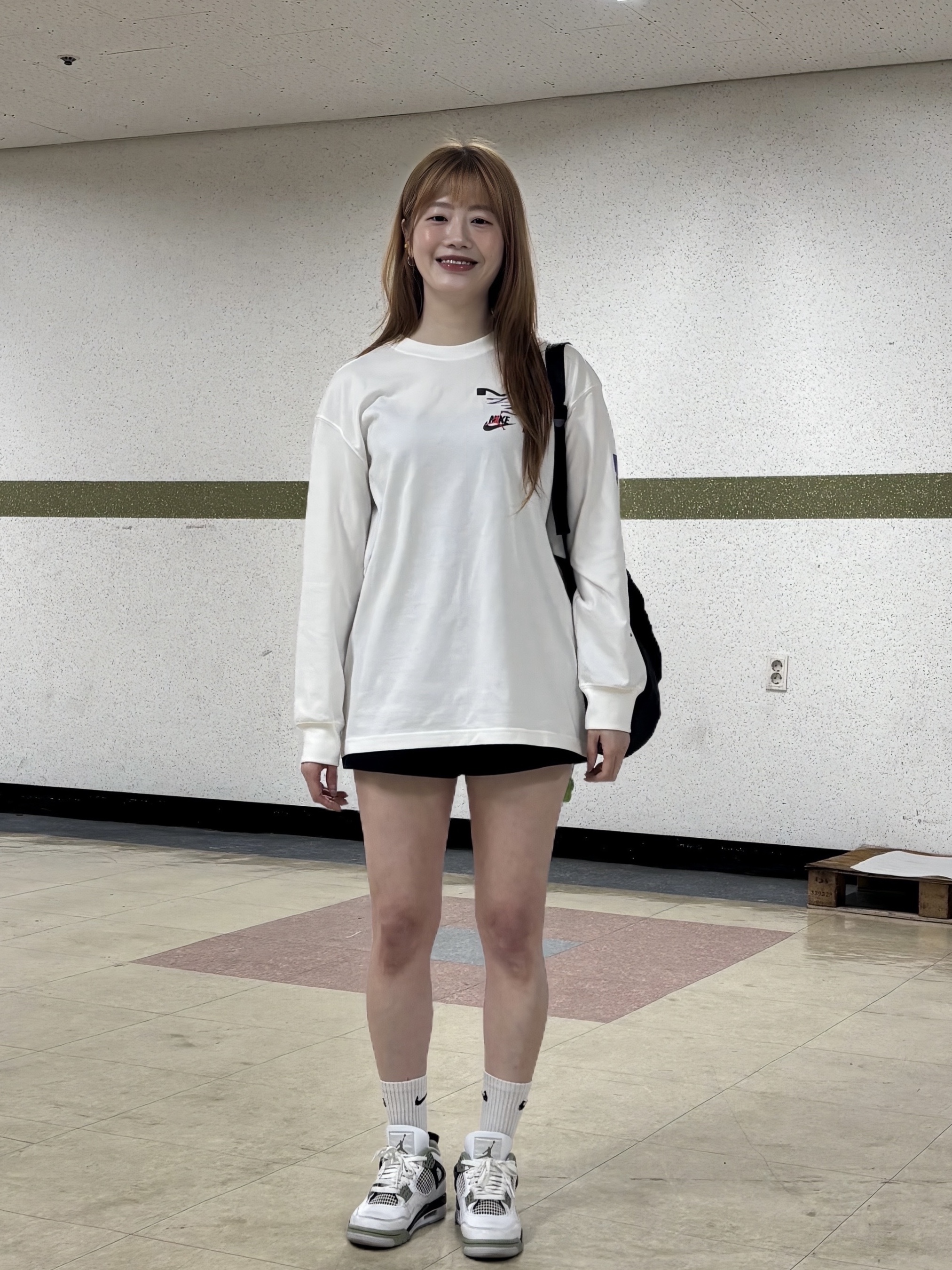 (W) Jordan 4 Retro Oil Green, Nike Tech Windrunner Woven Full-Zip Jacket Black - Asia 착용 스타일 - 5